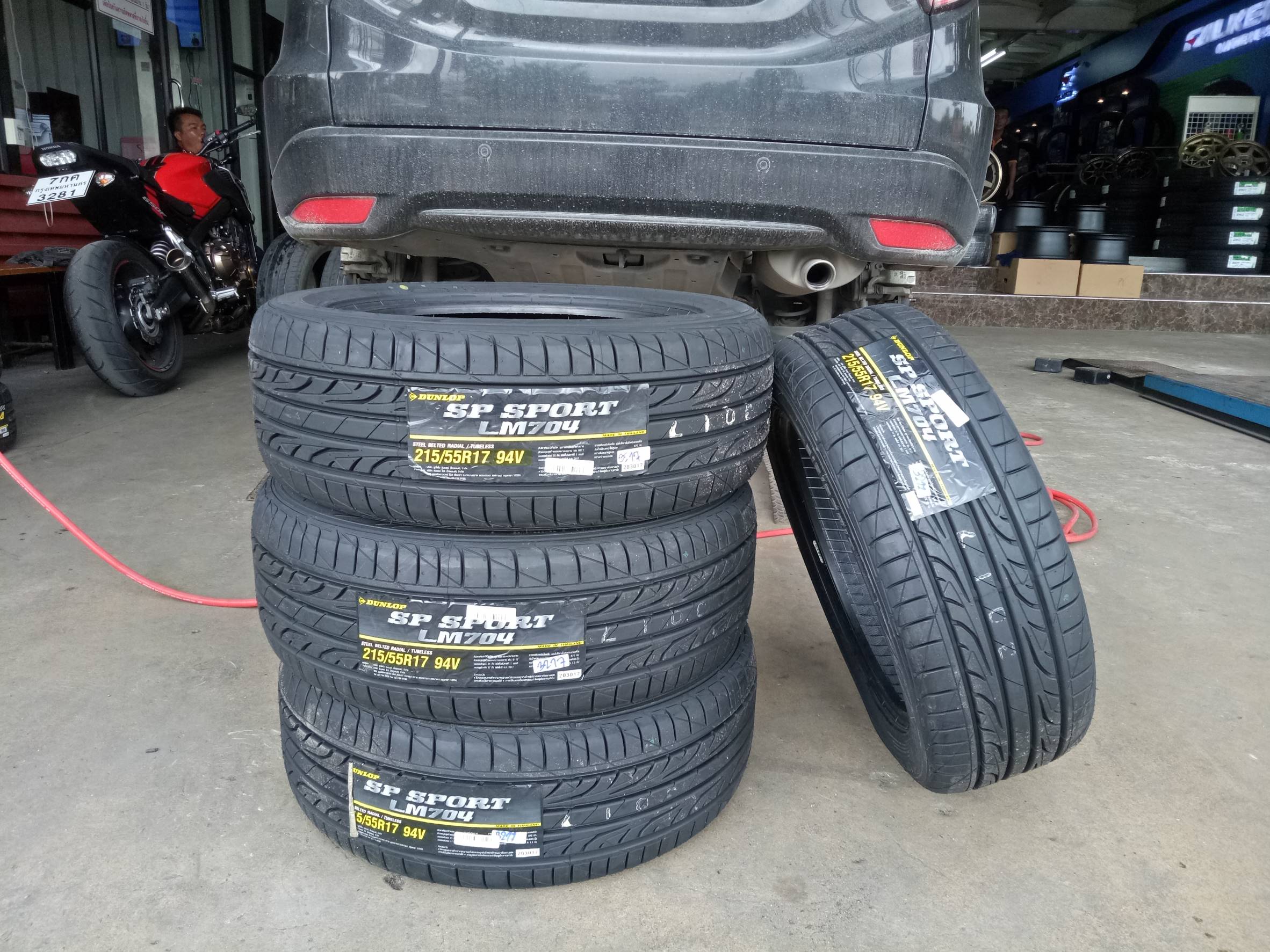 ยางใหม่ DUNLOP LM704 215/55-17 ซื้อ2แถม2