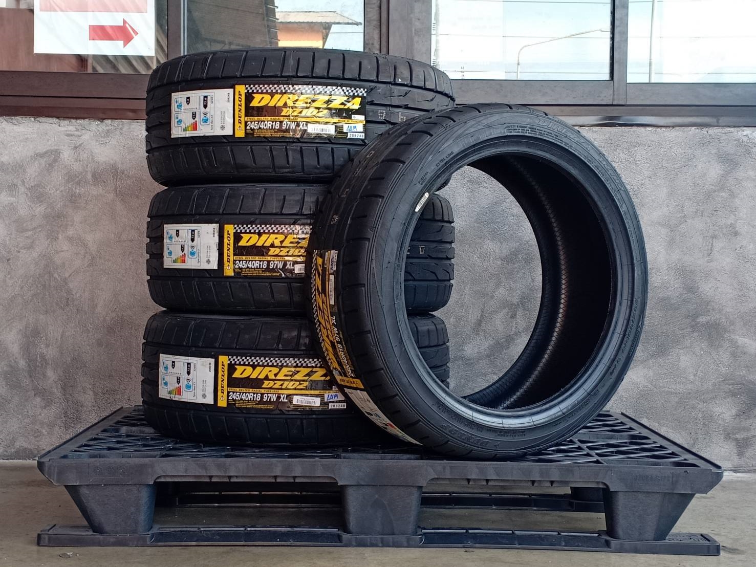 DUNLOP 245/40R18 DIREZZA DZ102 97W XL MADE IN THAILAND