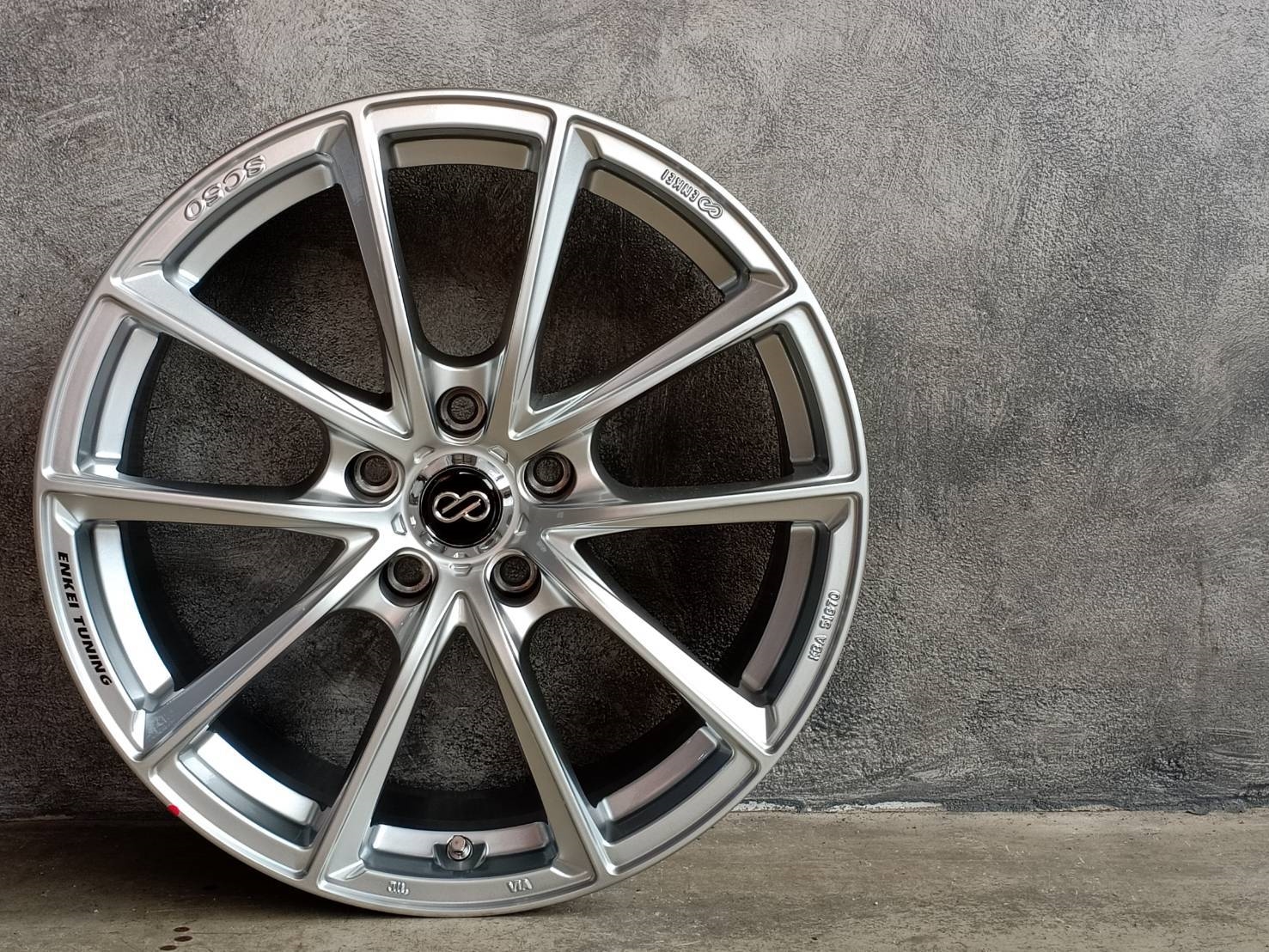 ENKEI TUNING SC50 18X8 5X114.3 35 73.1 GHB1K