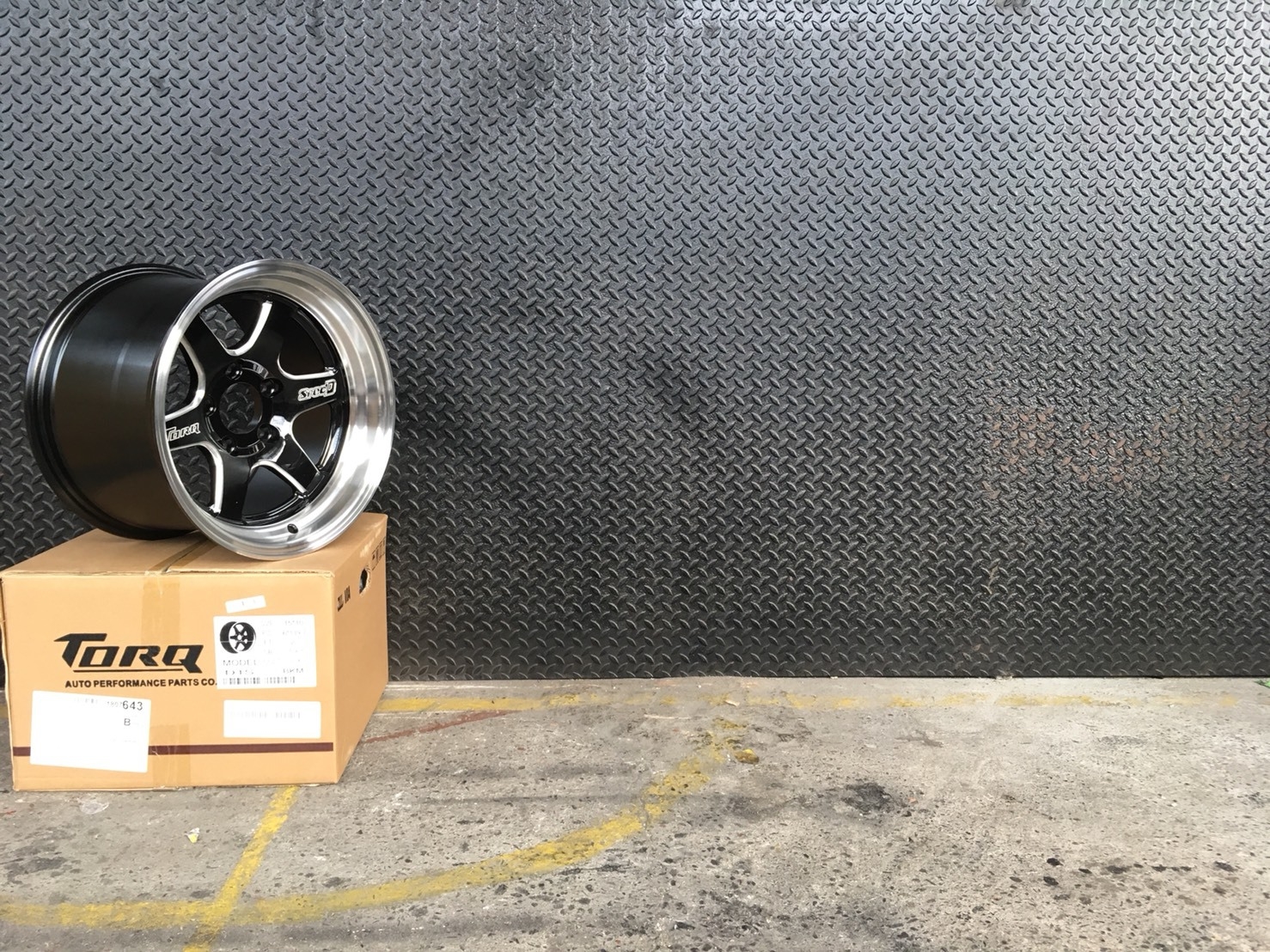 ล้อใหม่ ลายล่าสุด TORQ D1S ขอบ20 กลึงก้าน แดง