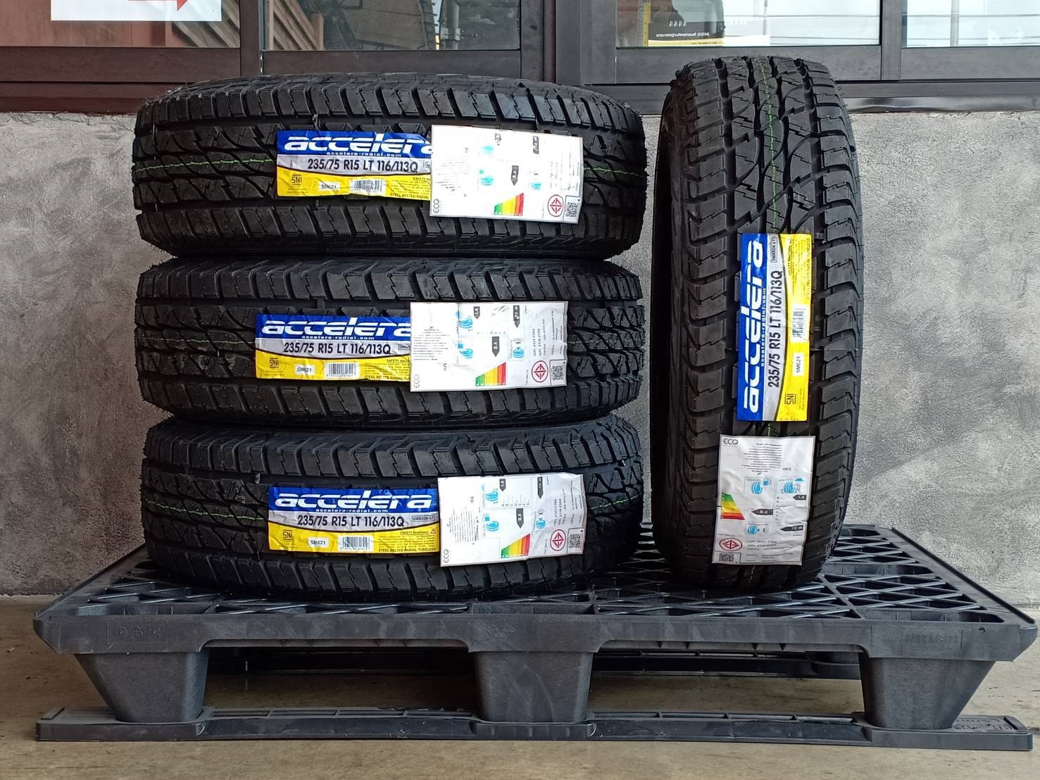 ACCELERA 235/75R15 OMIKRON A/T 116/113Q 10PR MADE IN INDONESIA