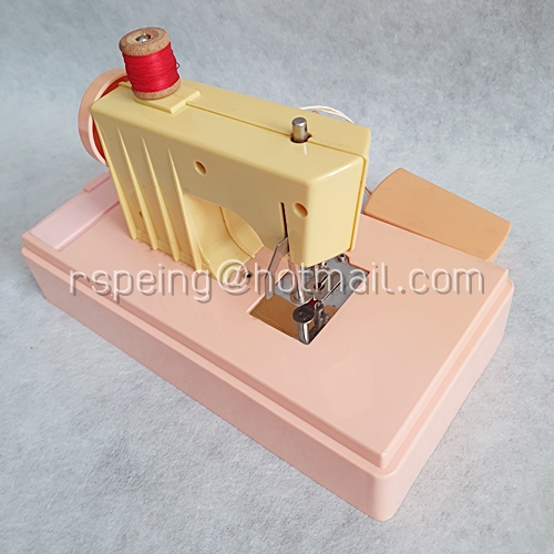 จักรเย็บผ้าของเล่นวินเทจ ยุค 80