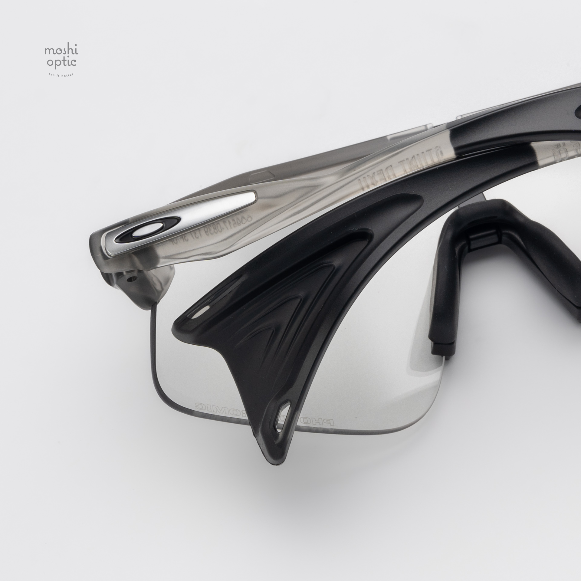 OAKLEY STUNT DEVIL OO9517-08 Grey Ink Clear to Black Iridium Photochromic