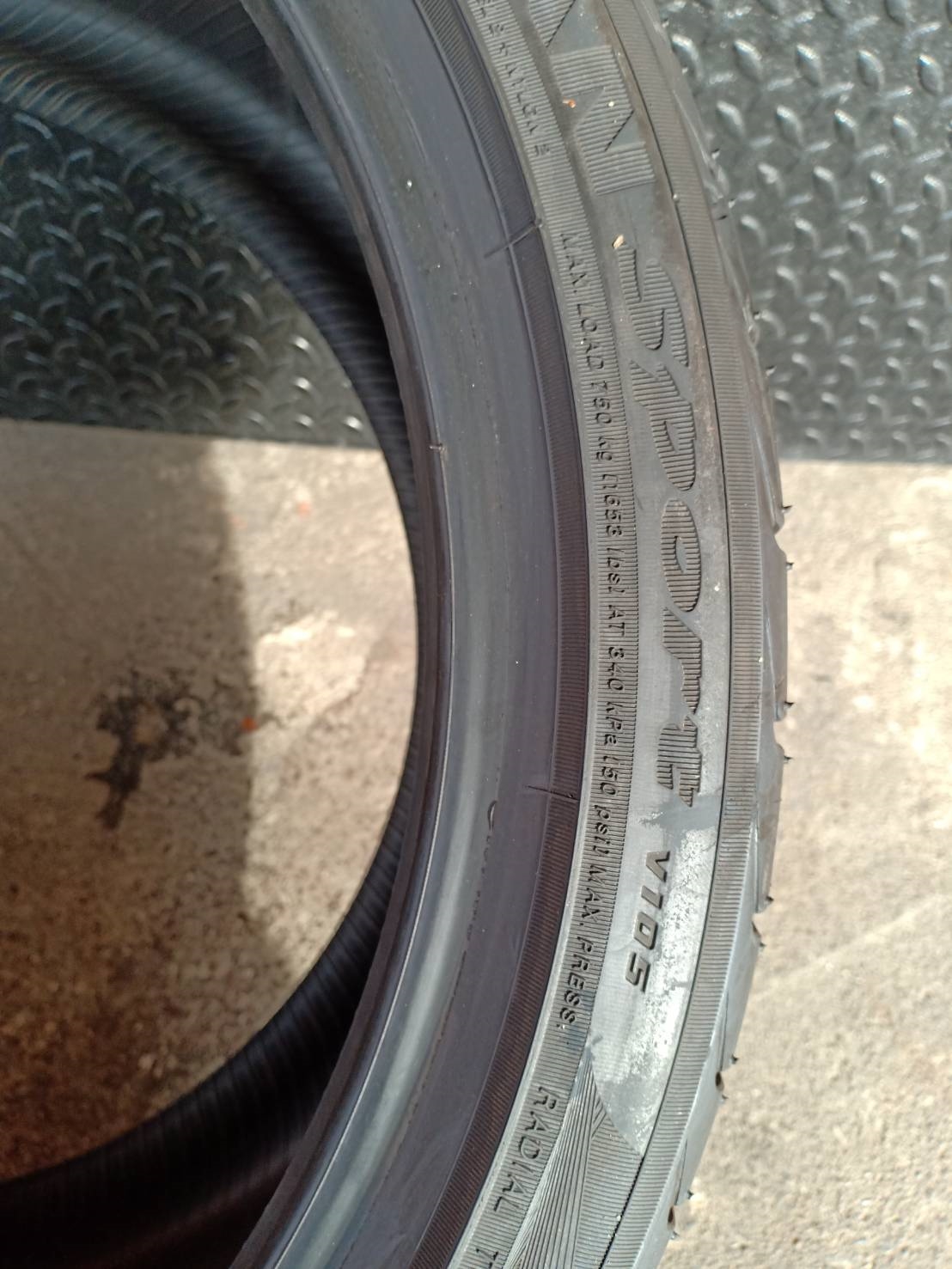 ยางปี18 YOKOHAMA V105 285/30-19 ลดราคาพิเศษ ยางญี่ปุ่น