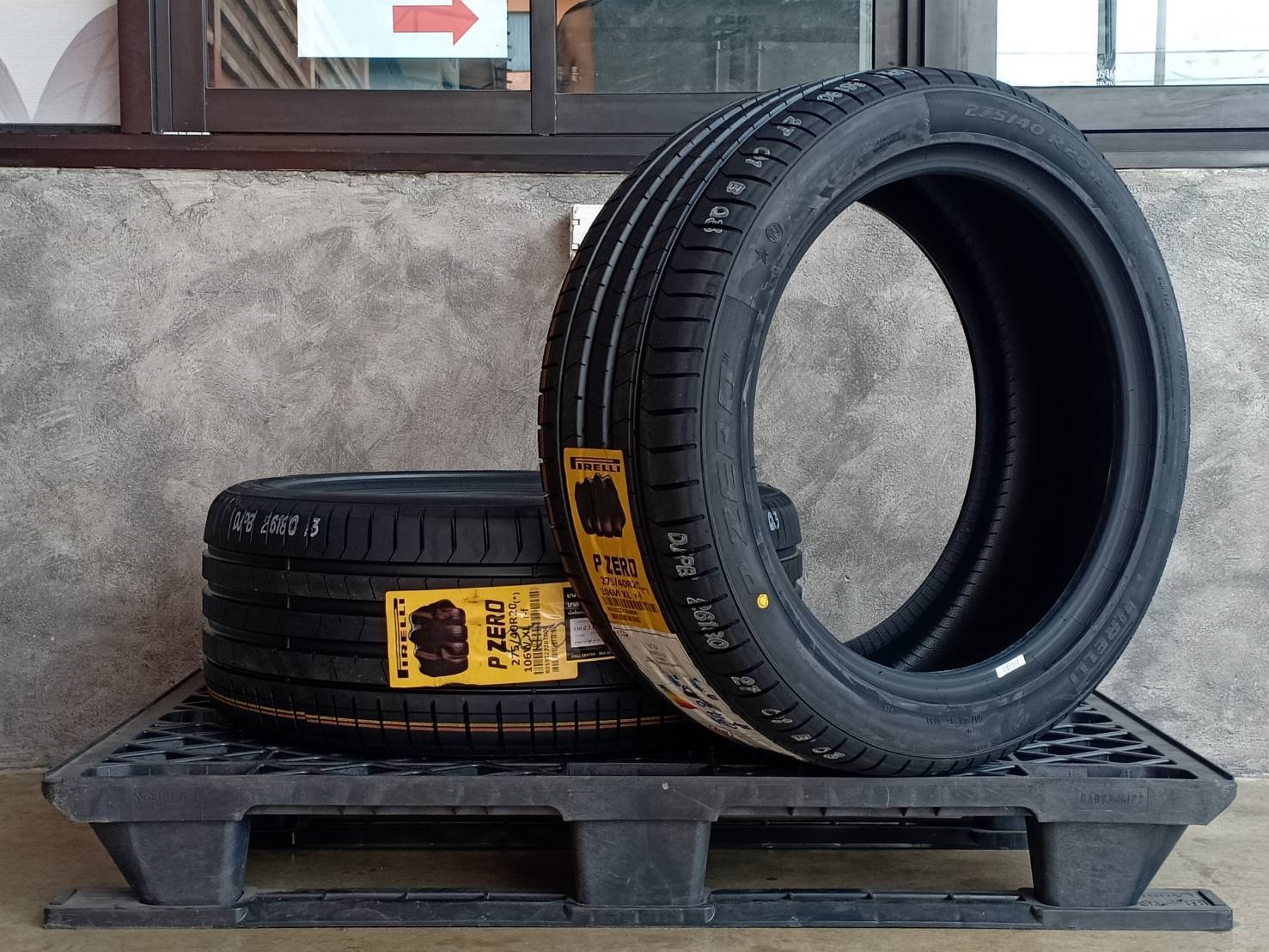 PIRELLI 275/40R20 P ZERO PZ4 R-F ต้องการส่วนลดราคาพิเศษ กรุณาสอบถาม