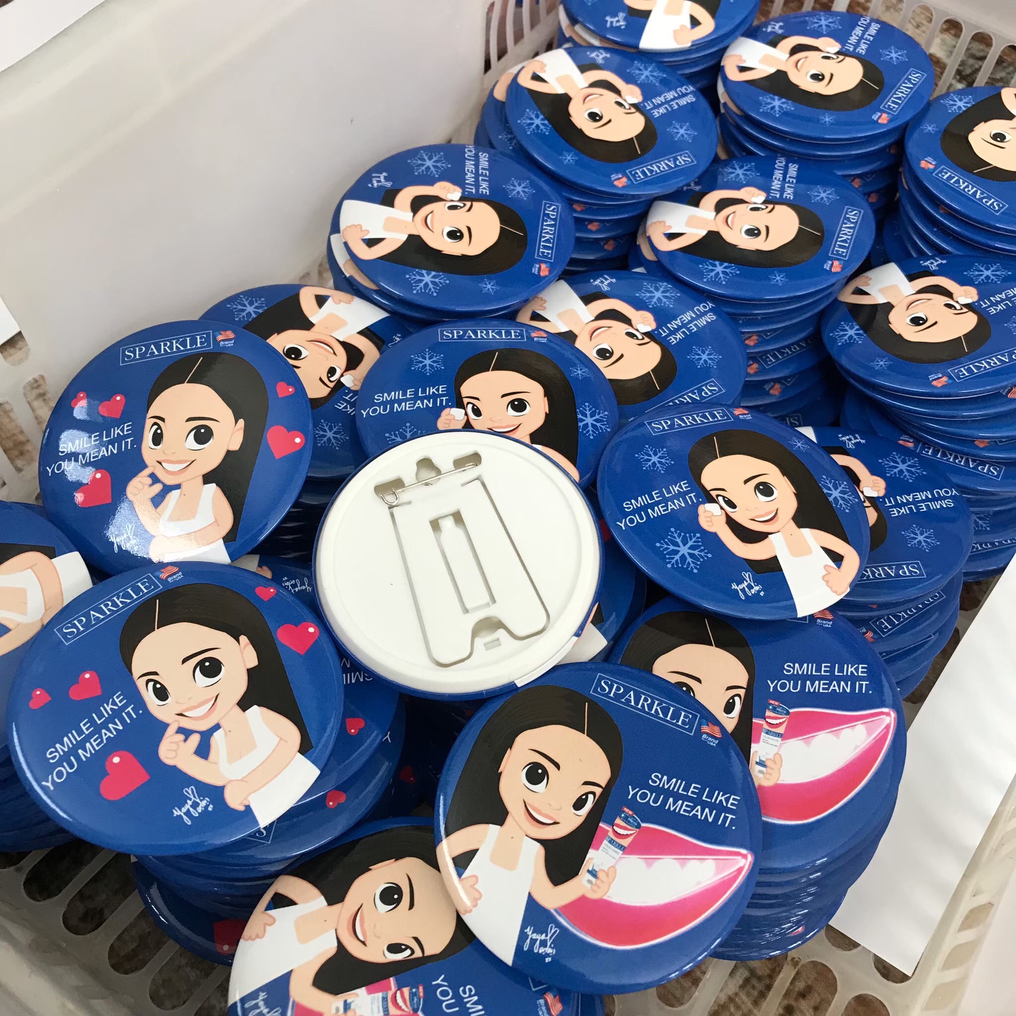 เข็มกลัด รับทําเข็มกลัด ขาตั้งโชว์รูปภาพ 10ซม