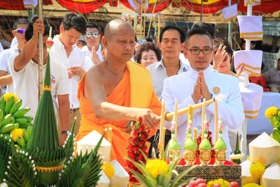 บุญอีสาน ผงไม้ใผ่สีทอง พิมพ์ใหญ่