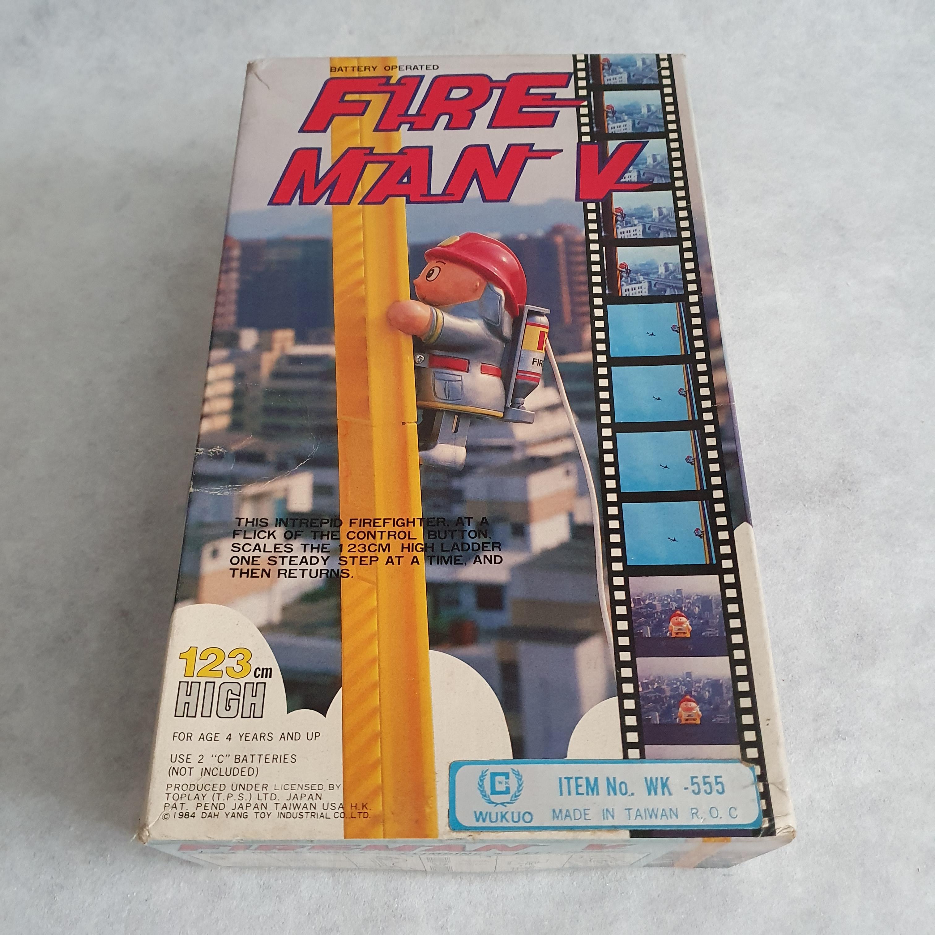 ของเล่นวินเทจปี 1984 นักผจญเพลิงไต่ปันได (สภาพโชว์) Dah Yang Vintage 1984 Battery Operated Fire Man V