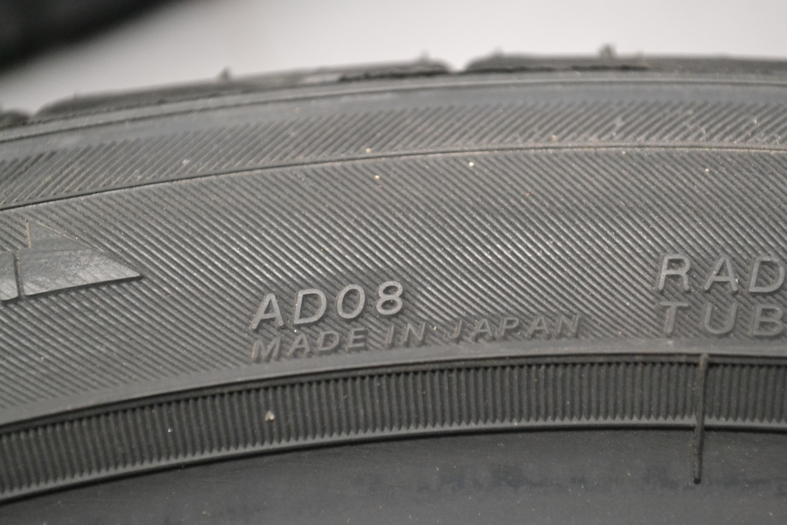 ยางใหม่ YOKOHAMA AD08R 205/45-17 เส้น 4900 บาท ปกติ 6800 บาท