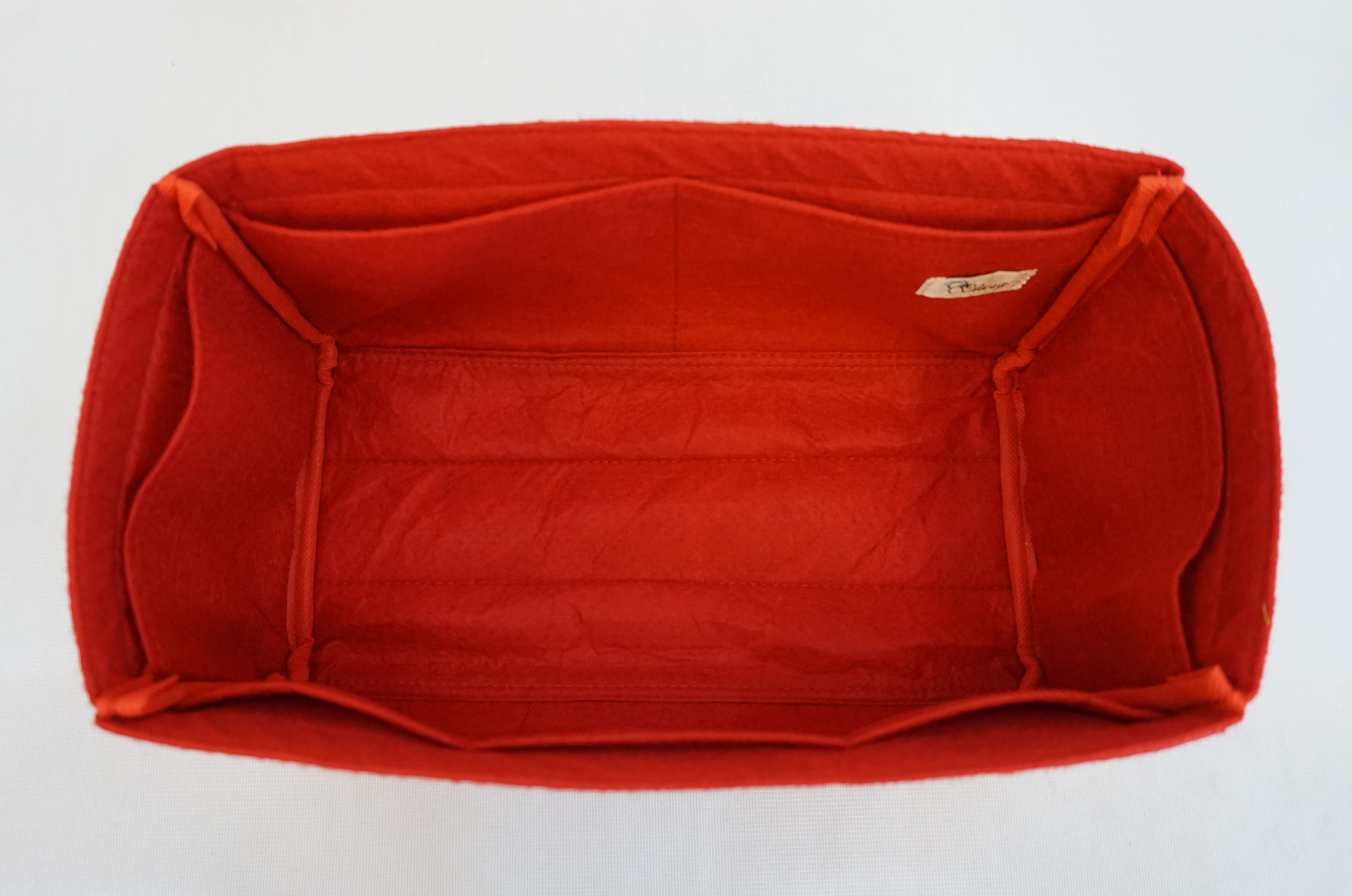 ที่จัดระเบียบกระเป๋า รุ่นน้ำหนักเบา LV Speedy 25 / 30 มีให้เลือก 4 สี ช่วยแก้ปัญหา หาของสิ่งของในกระเป๋าไม่เจอ ก้นกระเป่าห้อยไม่สวย ที่สำคัญ!! น้ำหนักเบาจนเหมือนไม่ได้ใส่ / ไม่ต้องใส่ฐานรองเพิ่ม