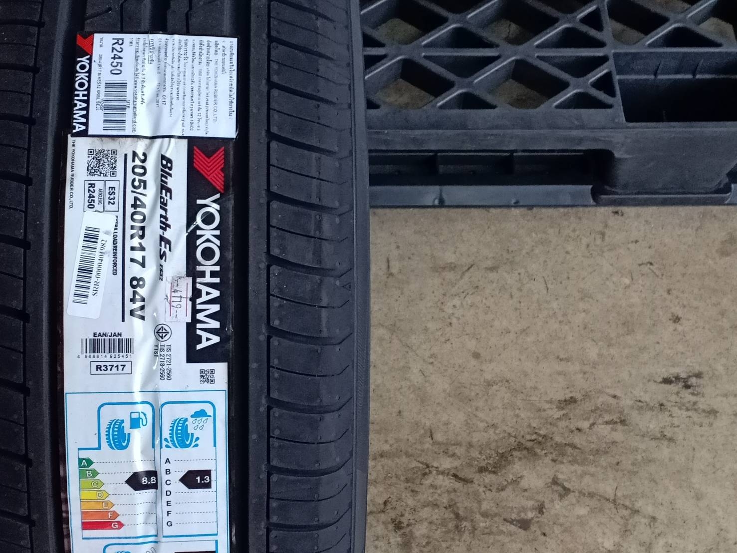 YOKOHAMA BLUEARTH-ES ES32 205/40R17 84V JAPAN