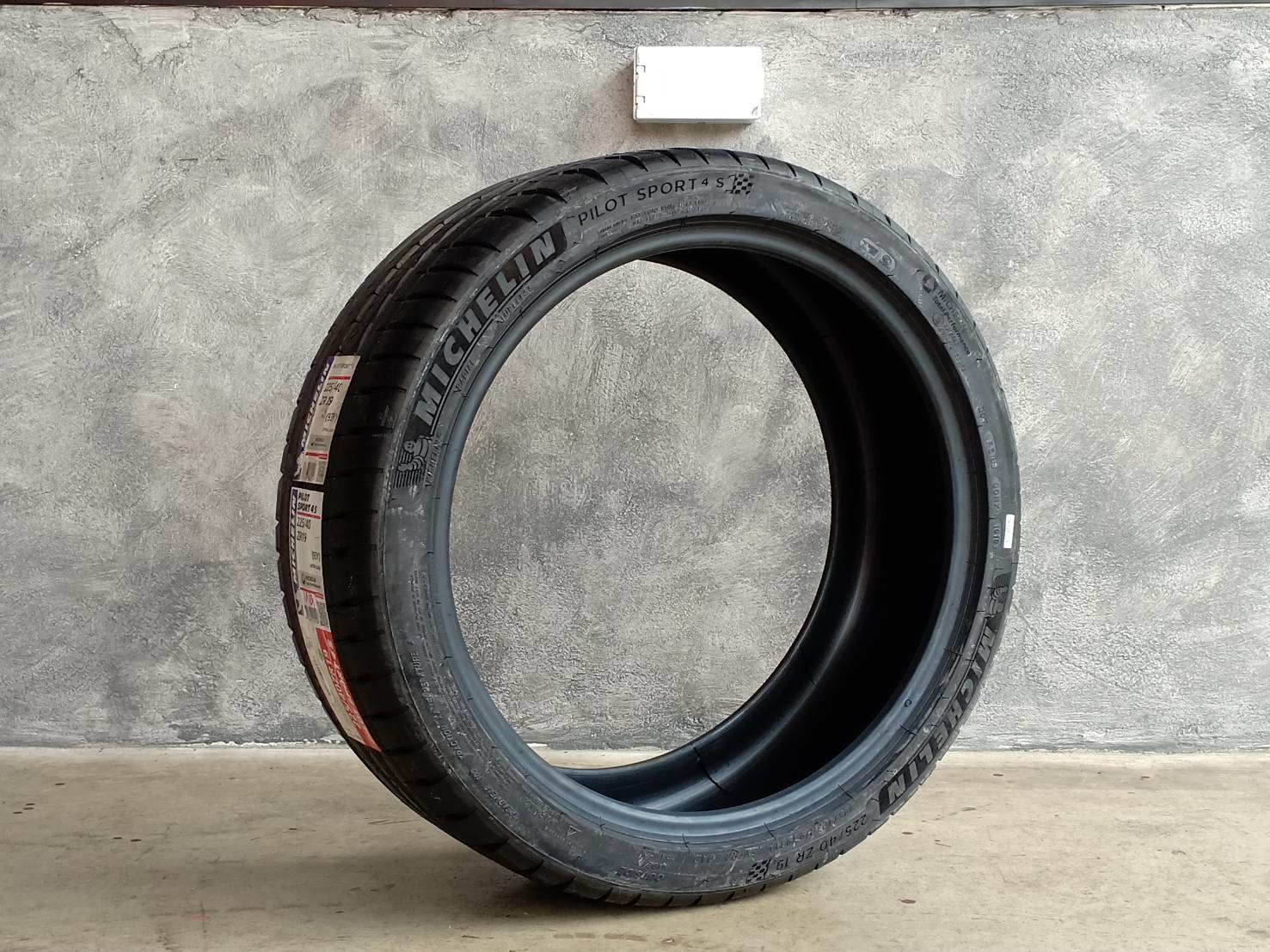 MICHELIN PILOTSPORT4S 255/35-19 ปี19