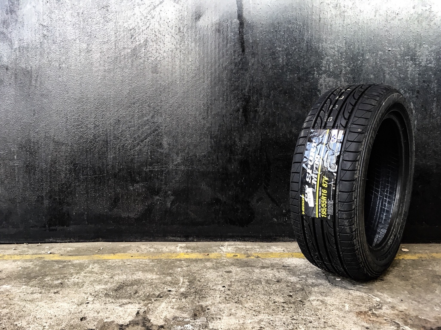 DUNLOP LM704 195-55-16 ปี18 ซื้อ2แถม2