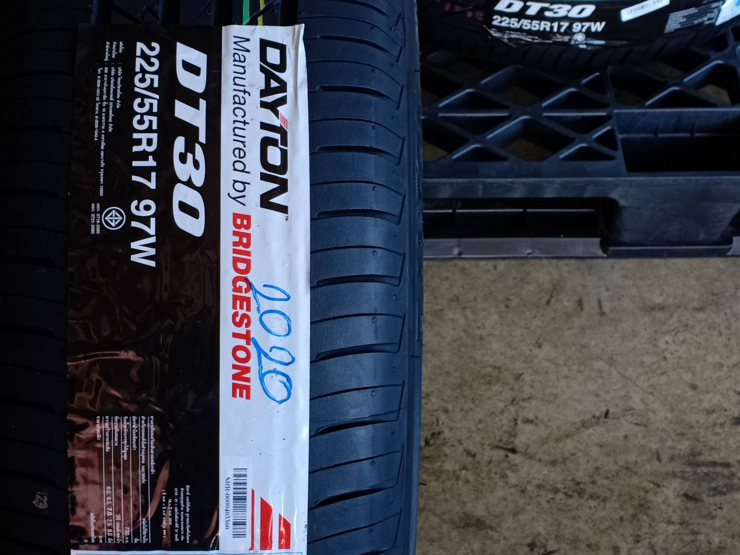 DAYTON 225/55R17 DT30 97W MADE IN THAILAND