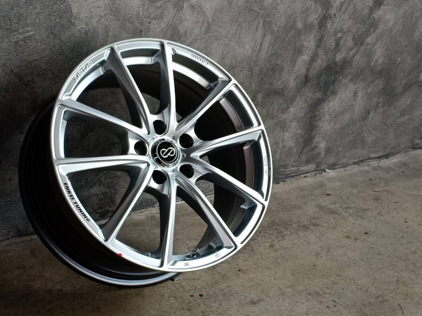 ENKEI TUNING SC50 18X8 5X114.3 35 73.1 GHB1K