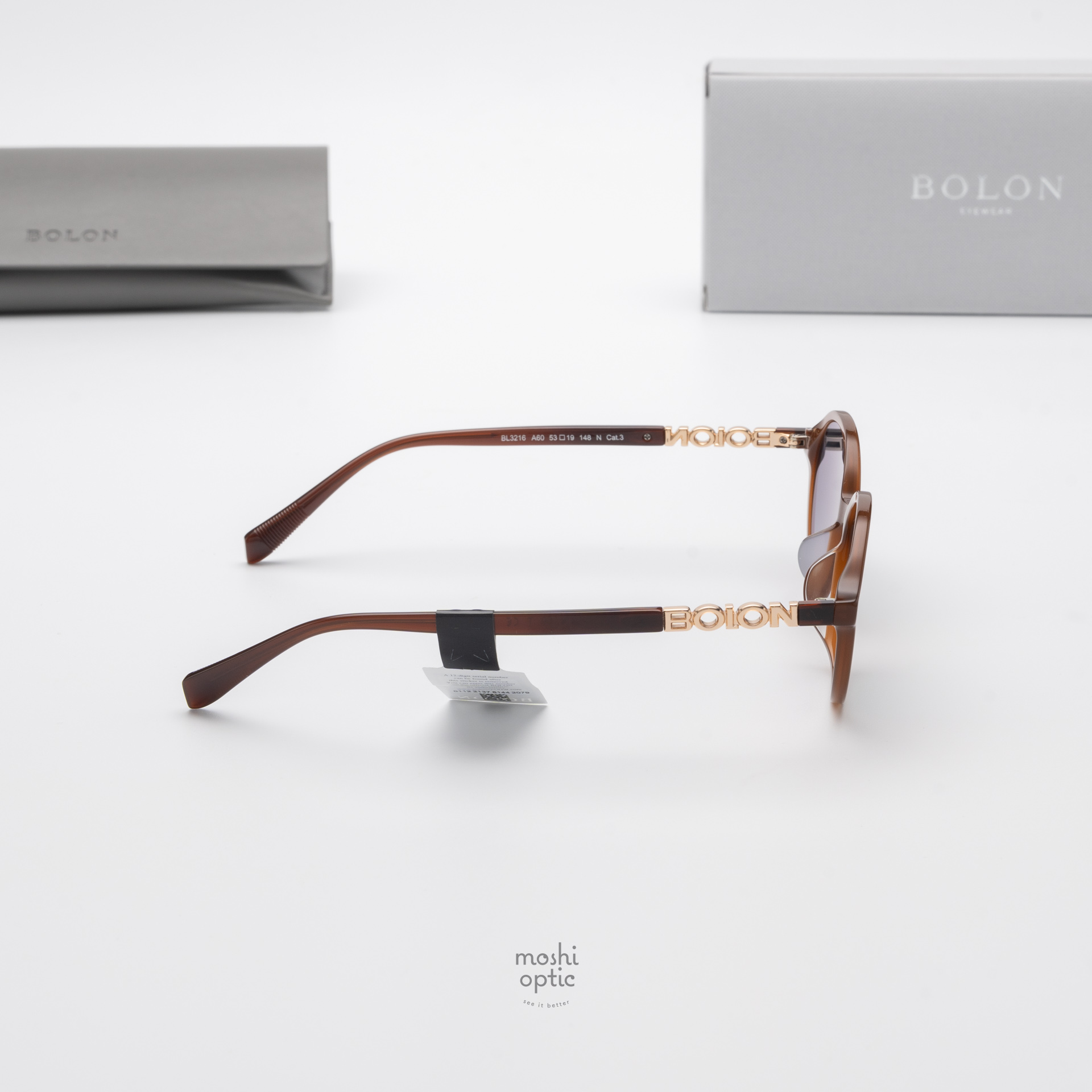 แว่นกันแดด BOLON รุ่น BL3216 Jakarta A60 Translucent Caramel Brown