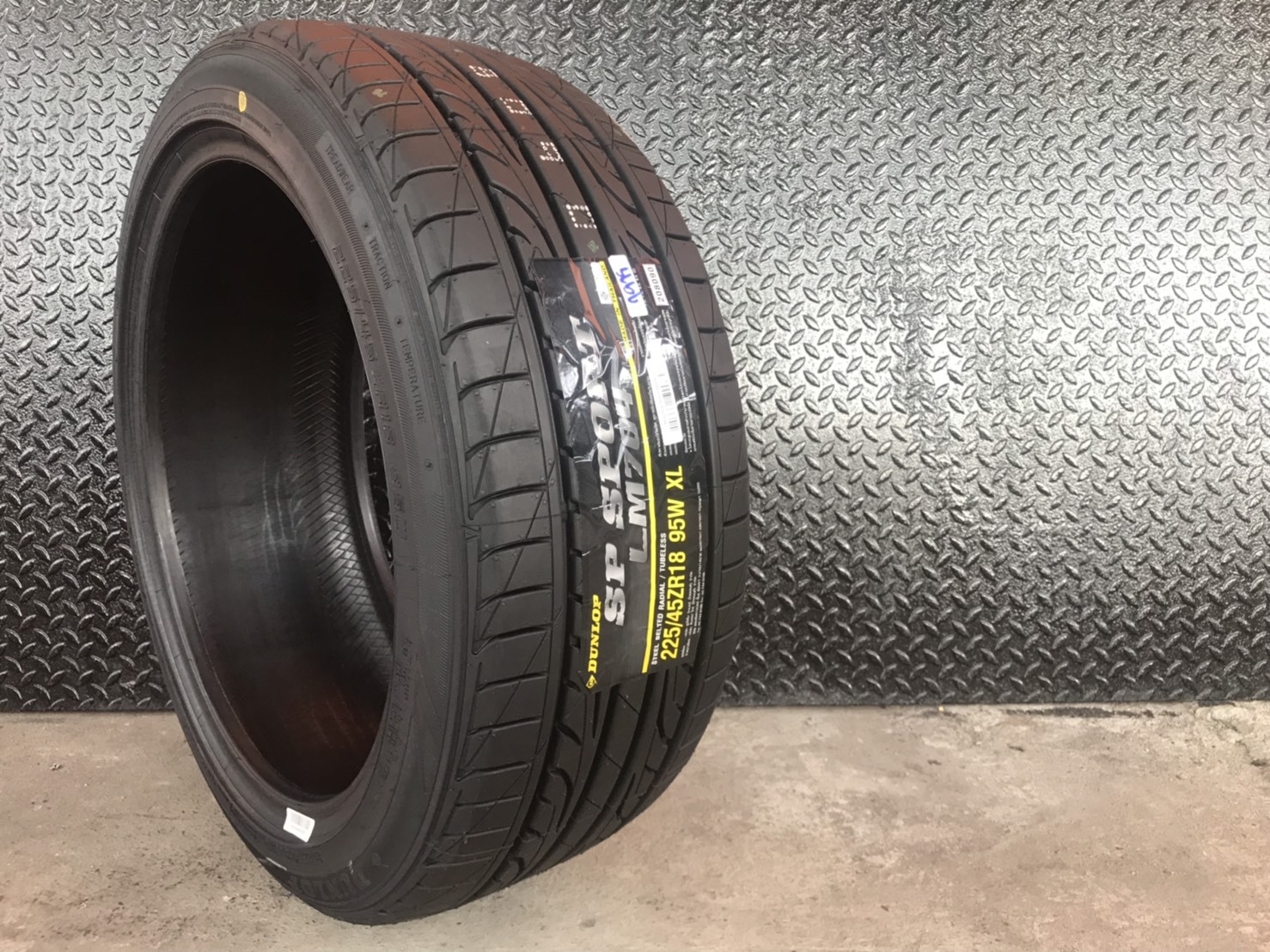 DUNLOP SP SPORT LM704 225/45ZR18 ปี19 ราคาส่ง