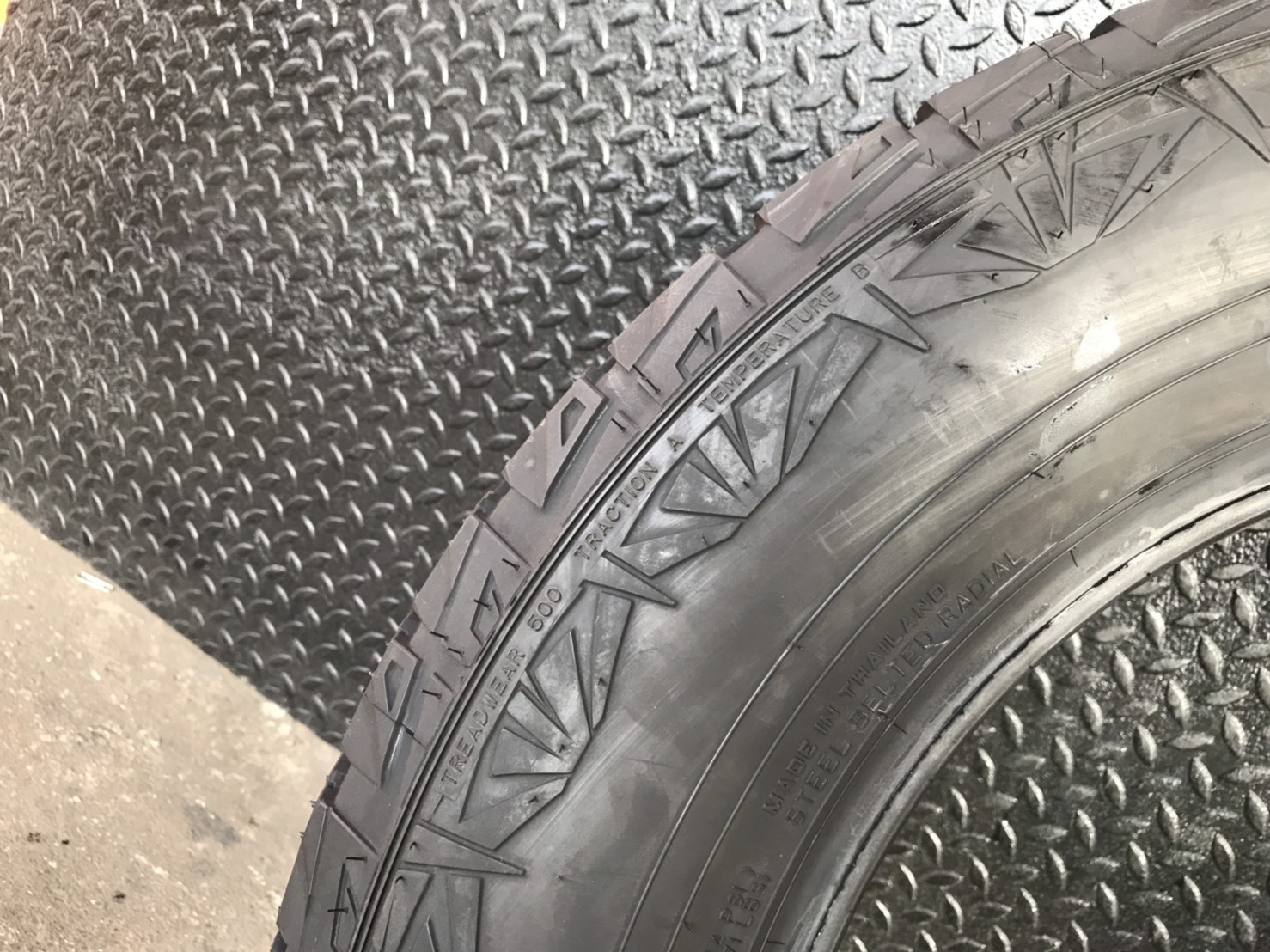 ยางใหม่ FALKEN WILDPEAK AT01 265/60R18 ปี19 สายลุย ราคาถูก