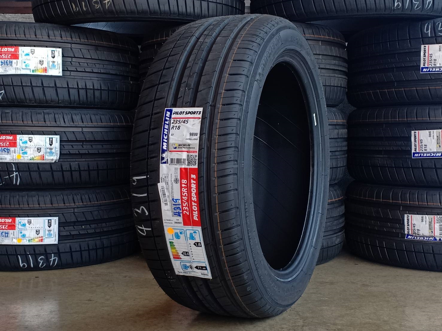 ยาง MICHELIN PILOT SPORT 3ST 235/45R18 ปี19