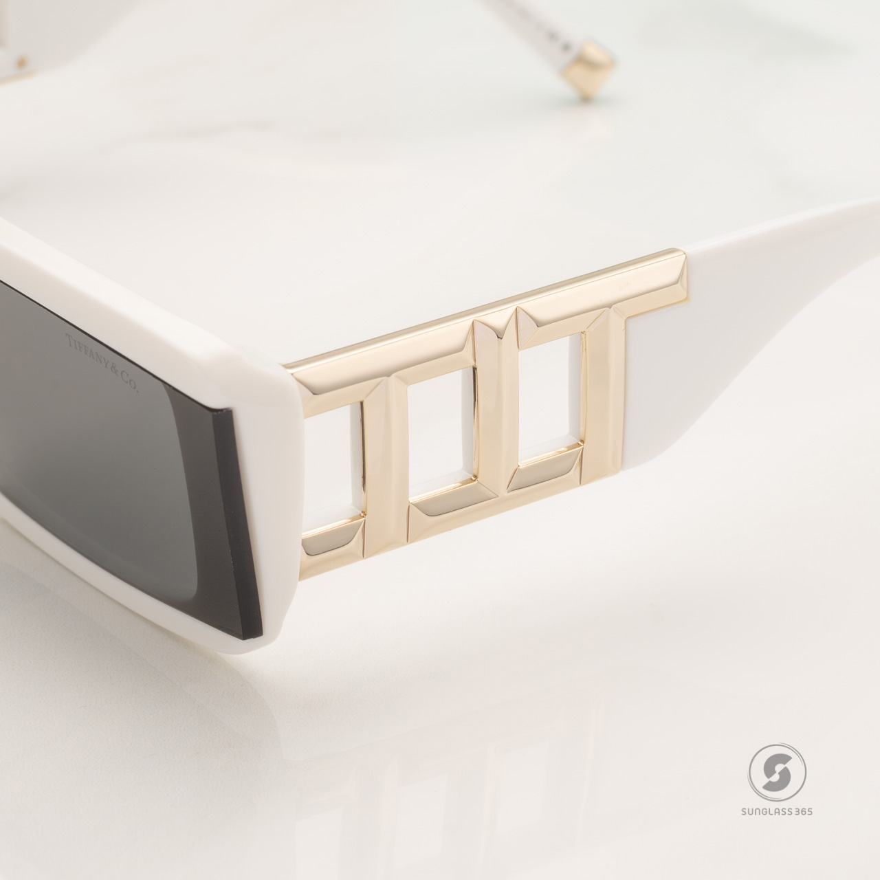 แว่นกันแดด TIFFANY & Co. TF4197 8357S4