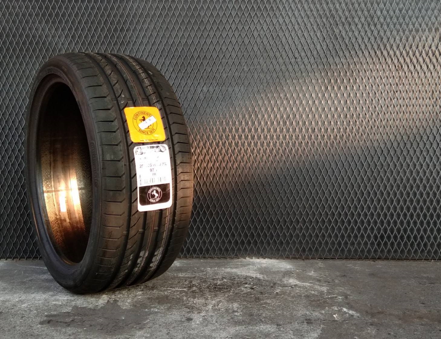Continental Contisport Contact 5 CSC5 255/35-20 เส้น 9500 ปกติ 14000 ปี18