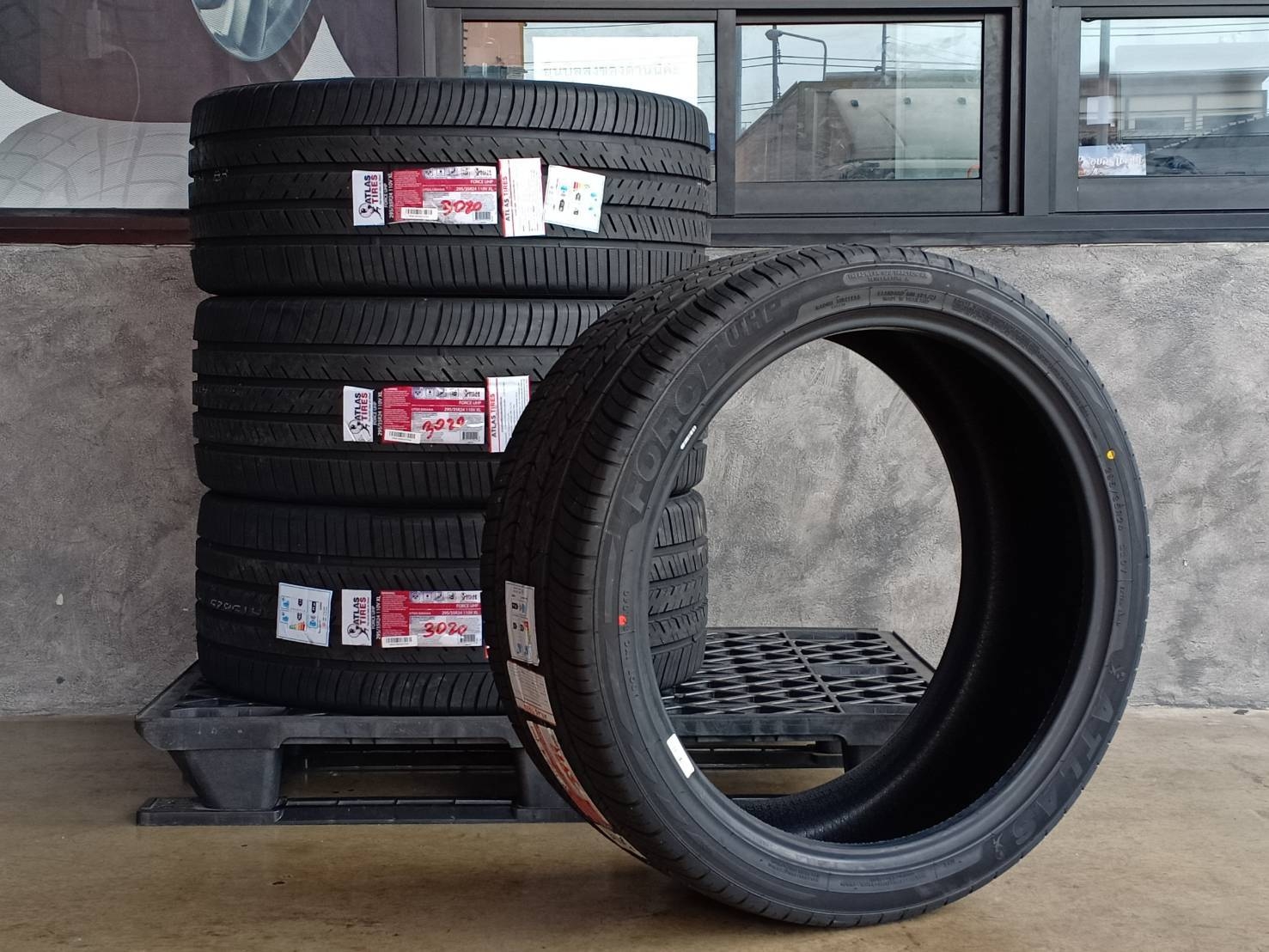 ATLAS FORCE UHP 295/35R24 ปี20 ราคาถูก