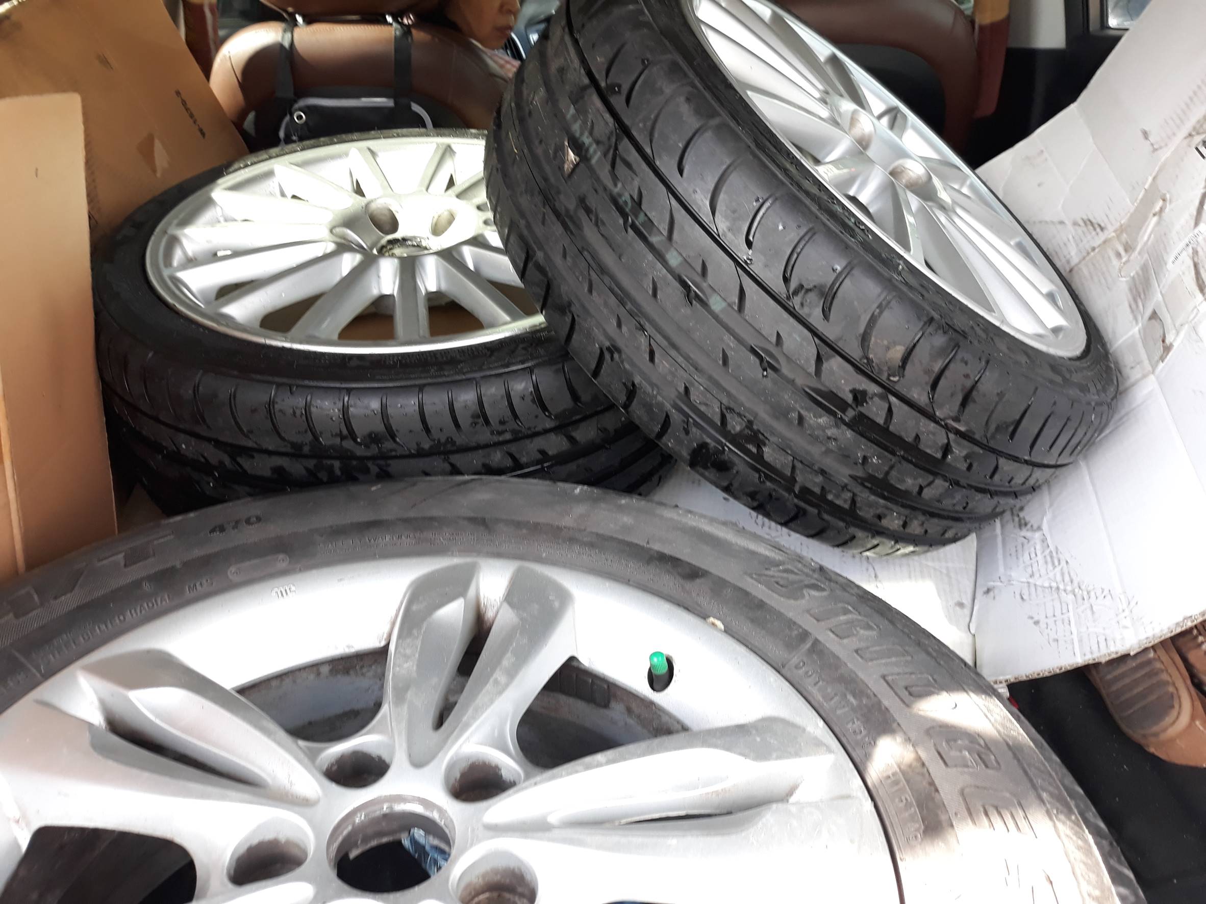 ยางใหม่ TOYO T1S 255/40-19 เส้น 3900 ปกติ 10000 บาท