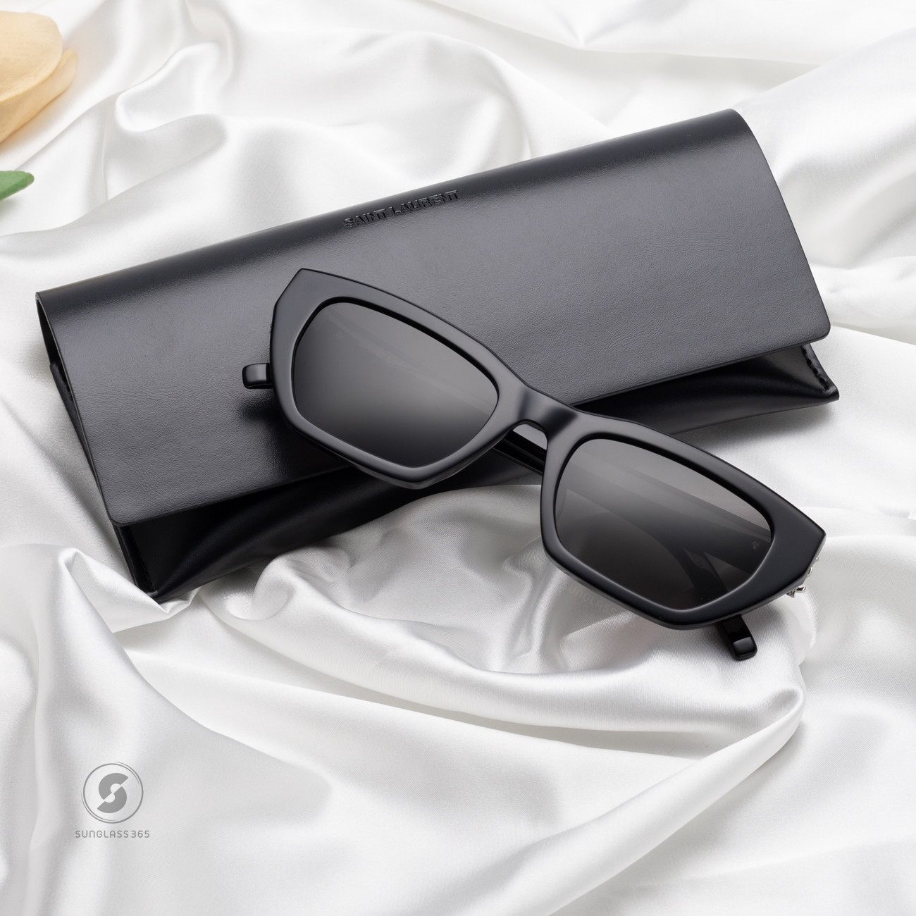 แว่นกันแดด YVES SAINT LAURENT SLM127F 001