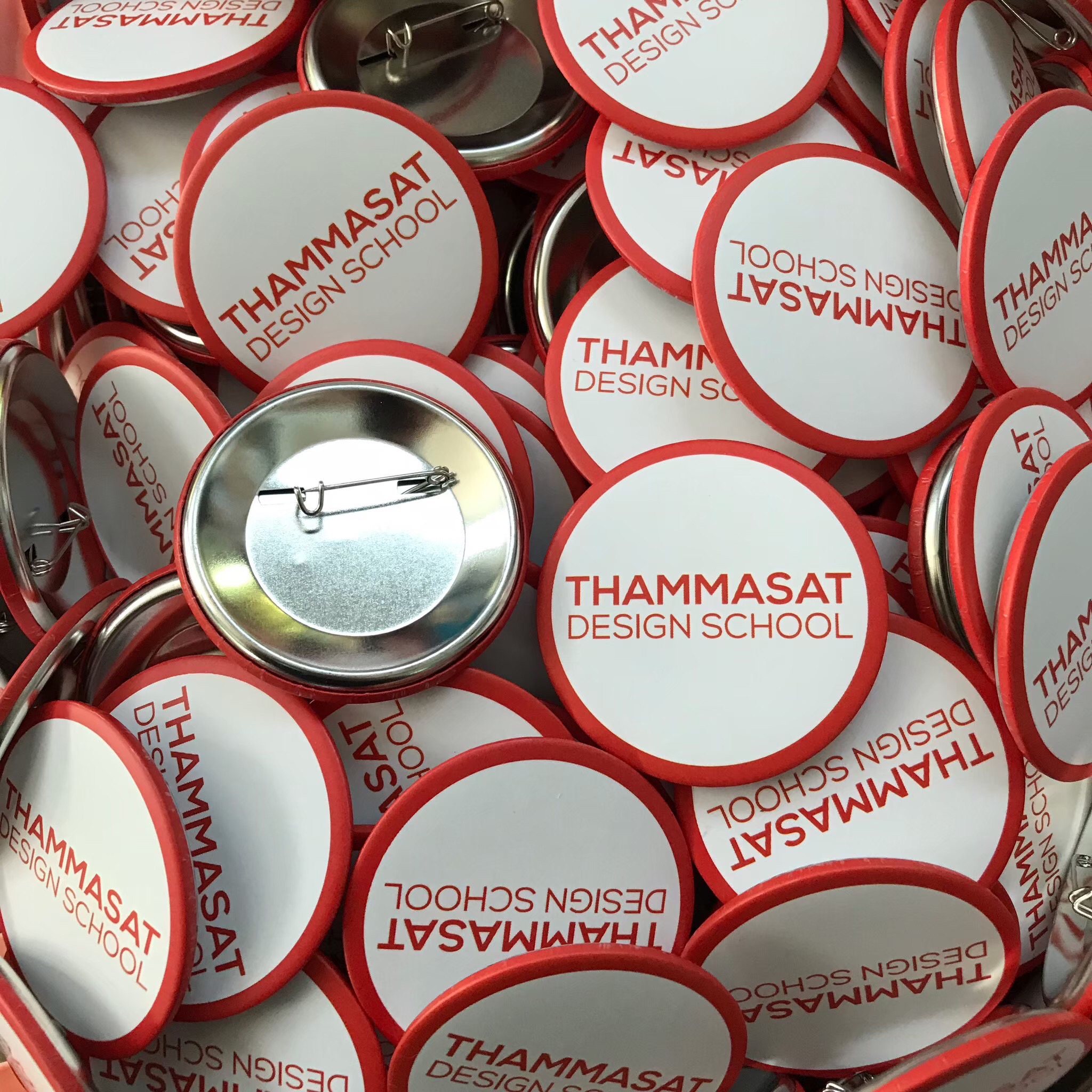 เข็มกลัดวงกลม หลังอลูมิเนียม เข็มกลัดอลูมิเนียม Aluminium badge