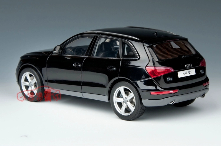 โมเดลรถเหล็ก โมเดลรถยนต์ Audi Q5 2