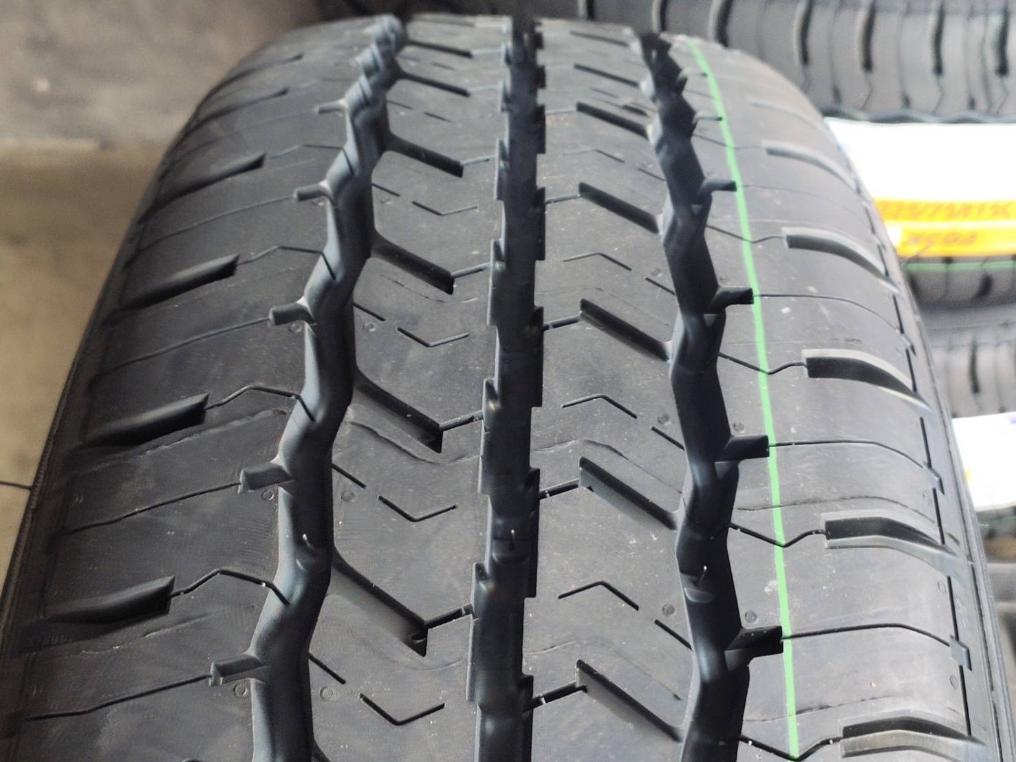 MICHELIN 225/75R15C 116/114Q XCD2 PR8