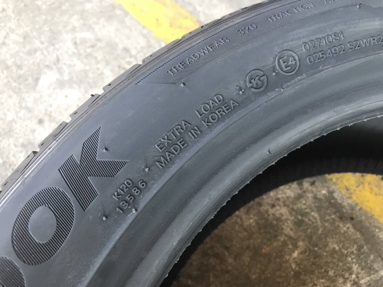 HANKOOK V12 EVO-2 205-50-17 เส้น 2500 ปี 17 ปกติ 3500