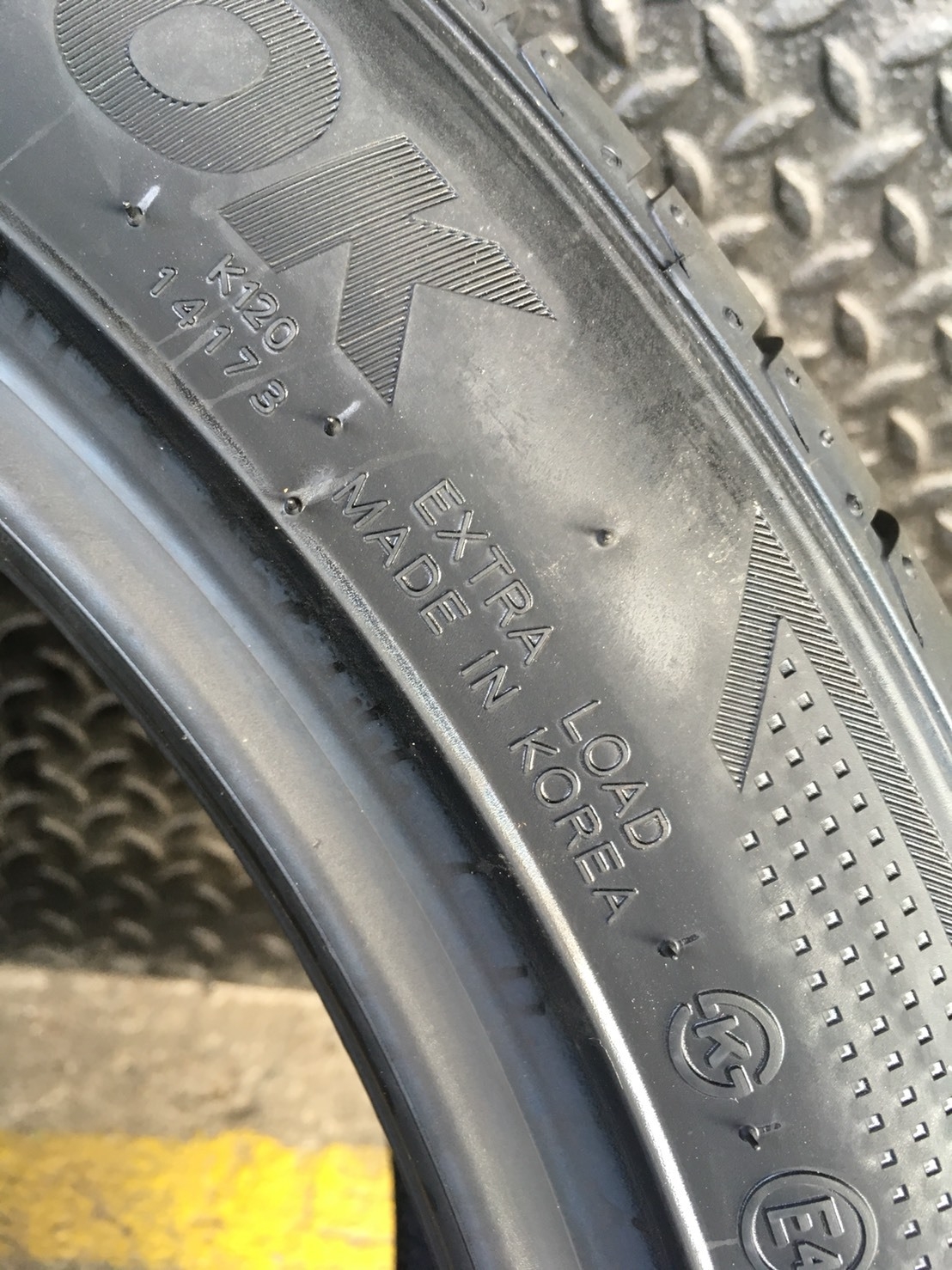 HANKOOK V12 EVO-2 215-45-17 ปี 18