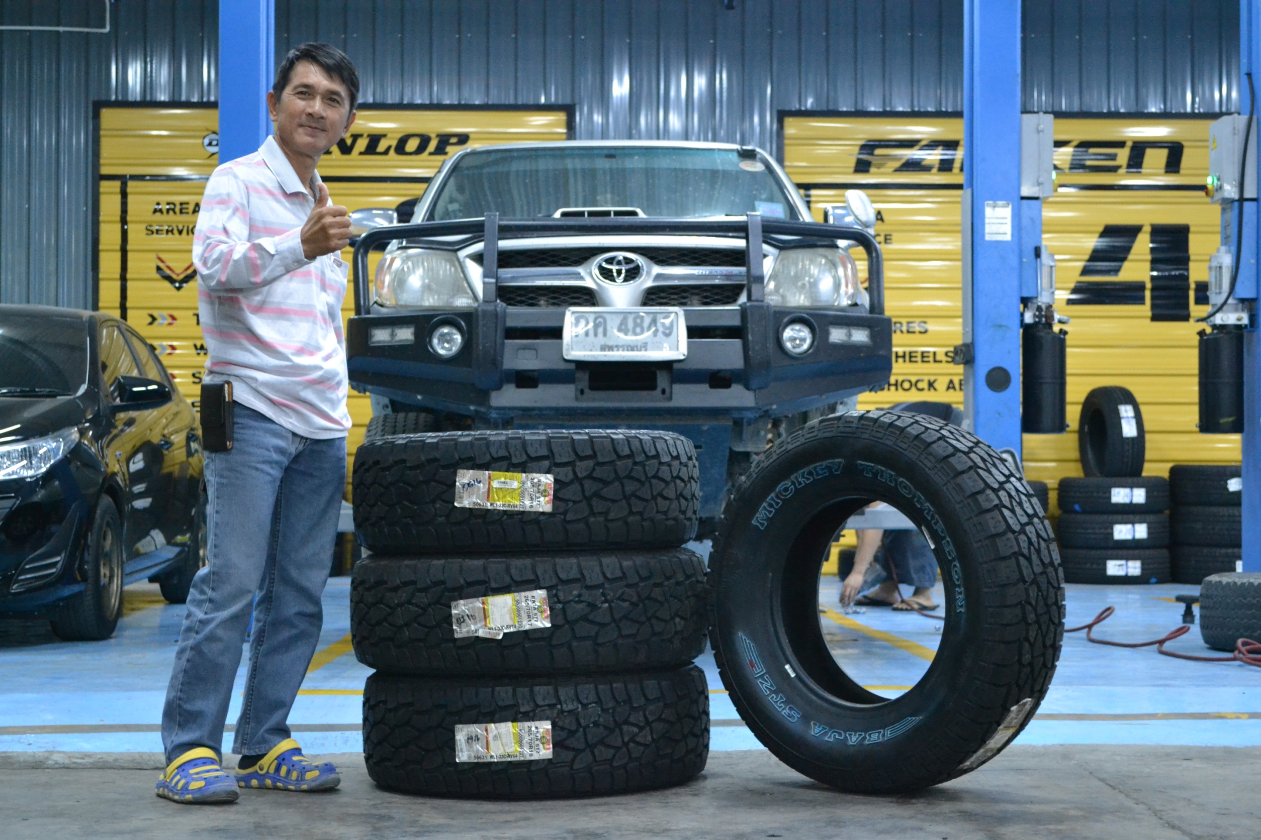 MICKEY THOMPSON STZ 265-70-16 เส้นละ 4900 ปี16 ขอบขาว ปกติ7500