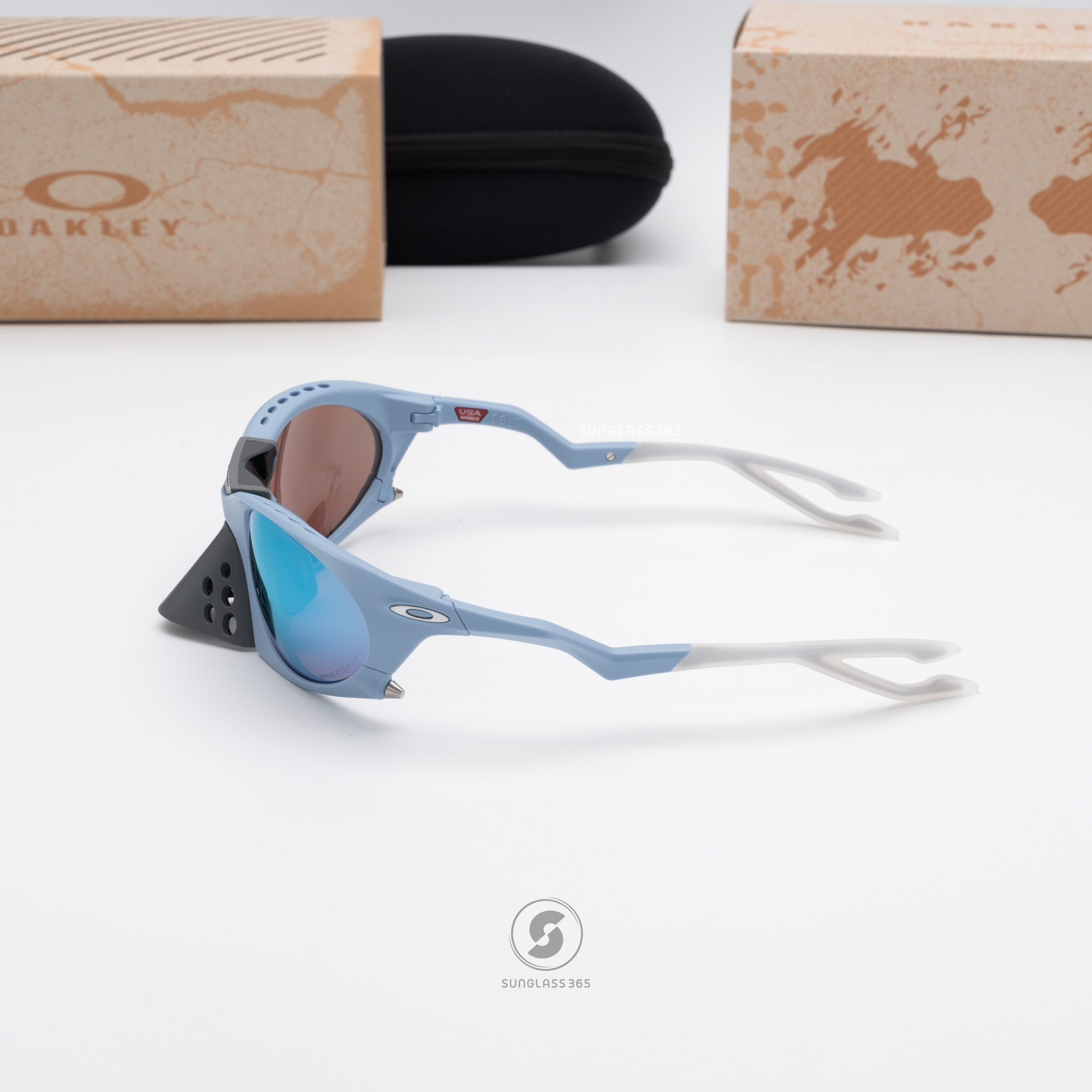 OAKLEY Plantaris OO9437-04 Matte Stonewash Prizm Deep Water Polarized