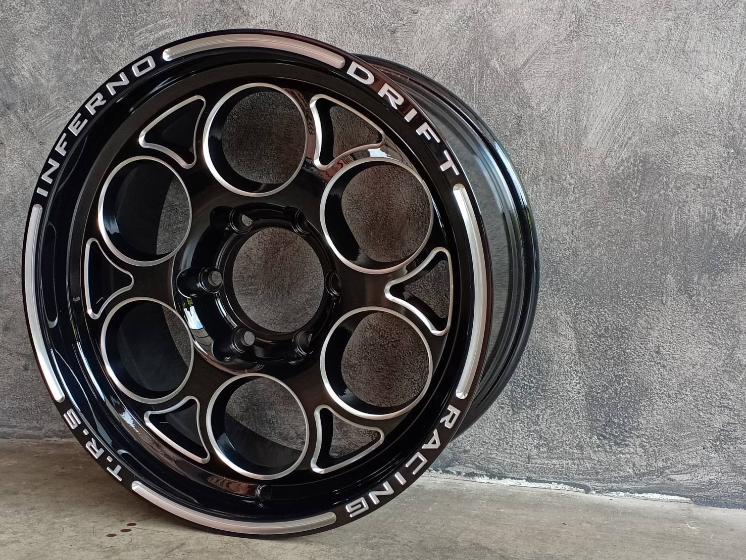 TRS-01 17X8.5 6X139.7 25 106.1 BLACK MILLING