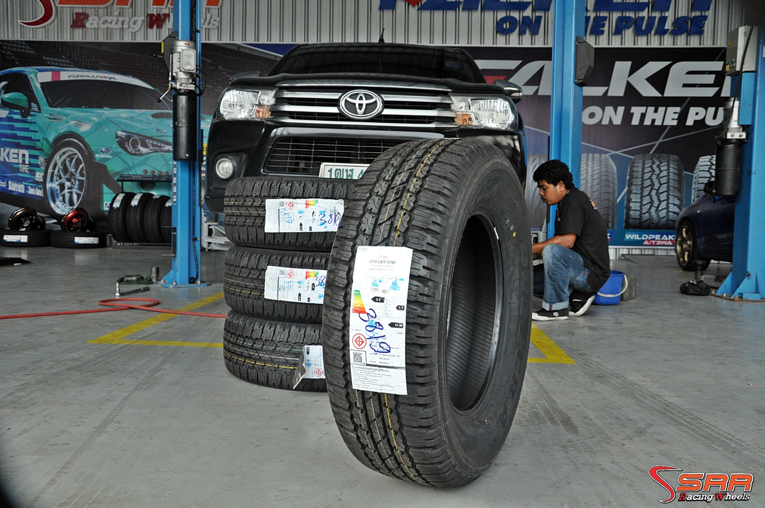 BRIDGESTONE AT693 265/65R17