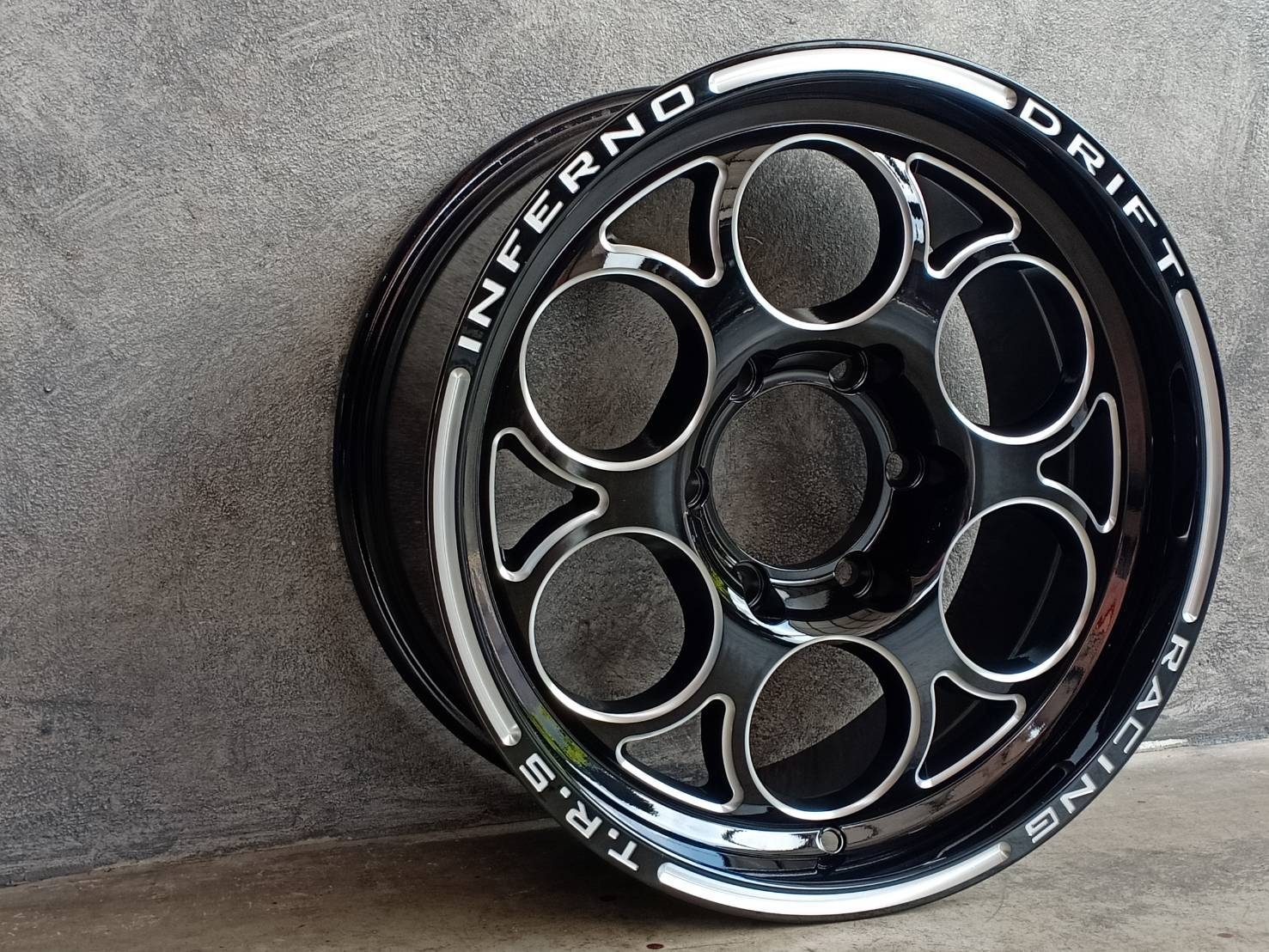 TRS-01 17X8.5 6X139.7 25 106.1 BLACK MILLING