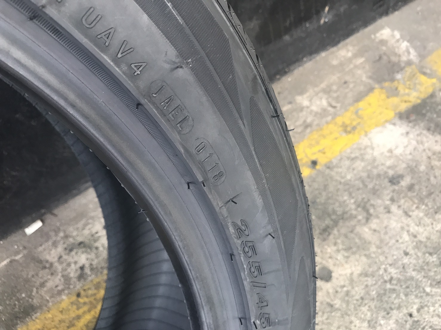 NEXEN RU1 255-45-20 เส้น 6500 ปี18