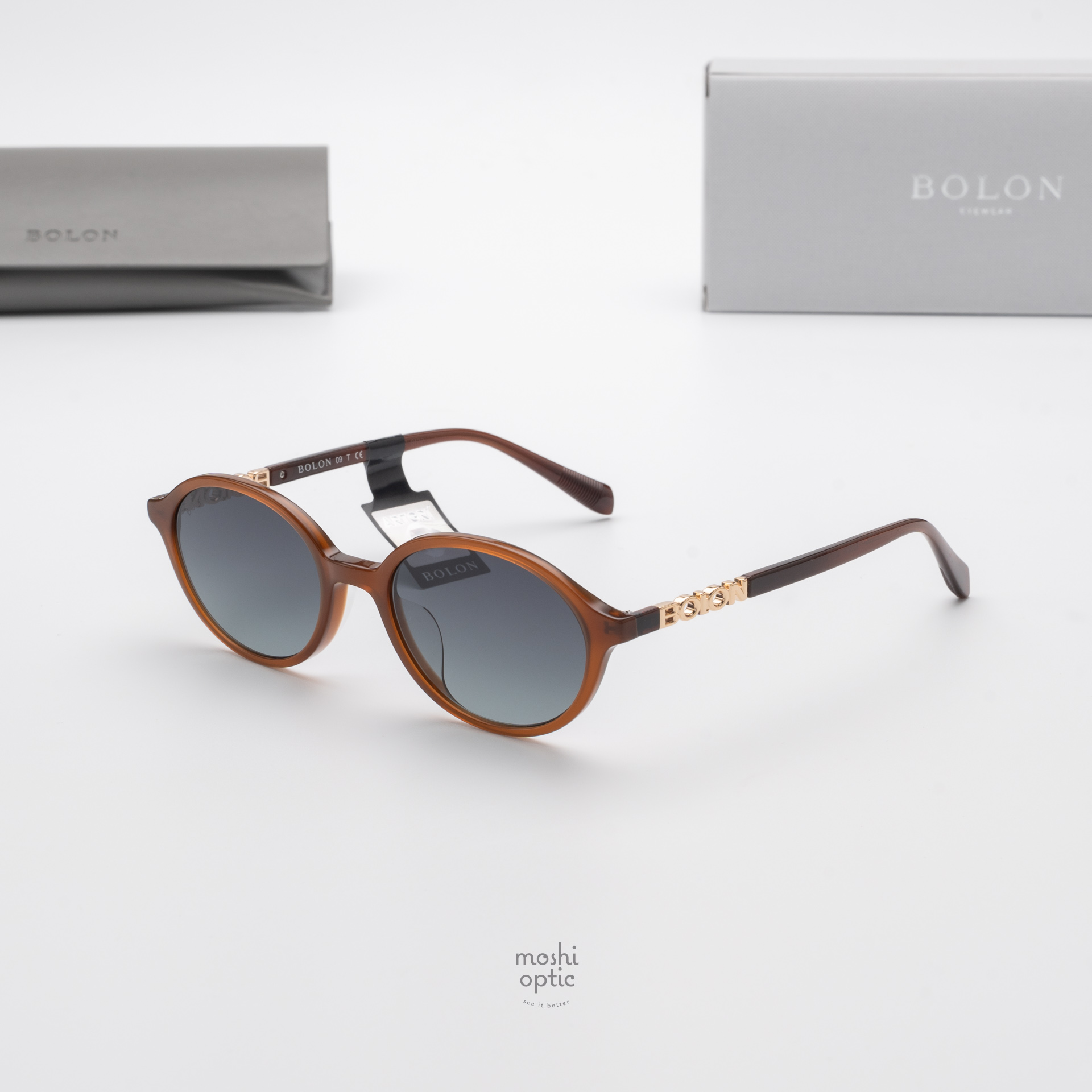 แว่นกันแดด BOLON รุ่น BL3216 Jakarta A60 Translucent Caramel Brown