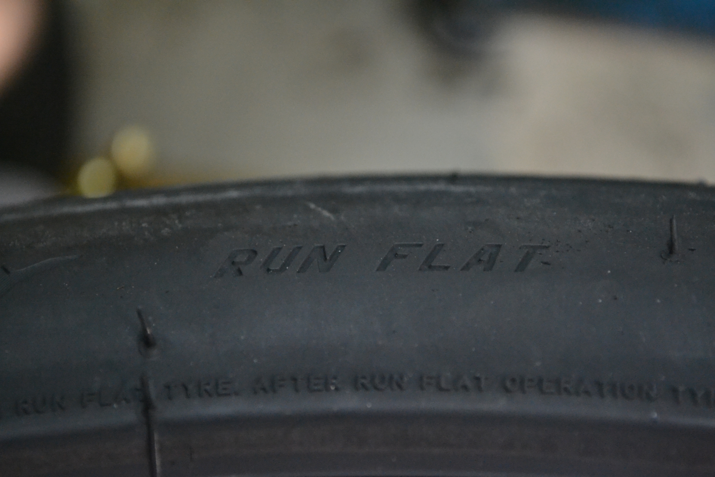 ยางใหม่ค้างปี ลดราคาเกินคุ้ม PIRELLI PZERO RFT 275/40-19 ราคาพิเศษ