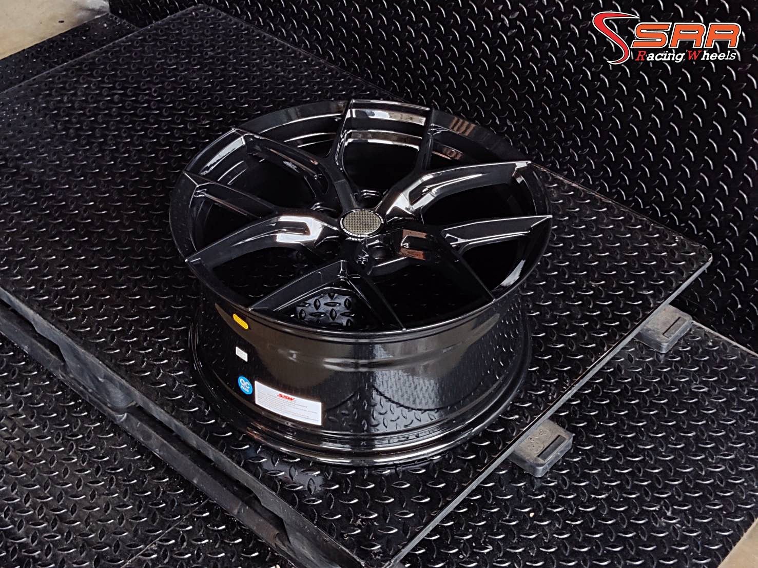 SSW385 18X8.5 5X114.3 38 BK (ดำเงา)