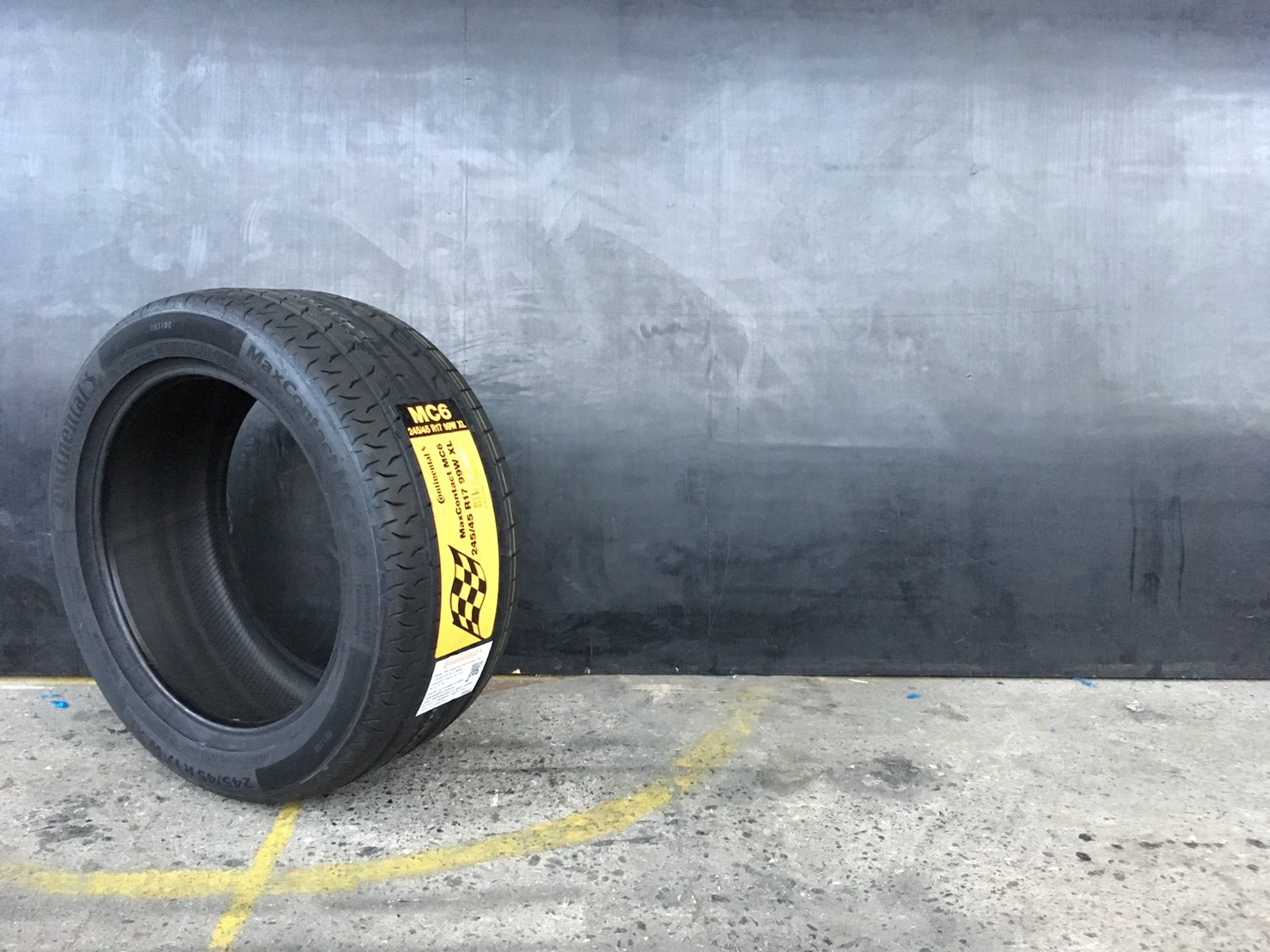 CONTINENTAL CONTACT MC6 245/45-17 เส้น 4000 ปี18 ปกติ 4800