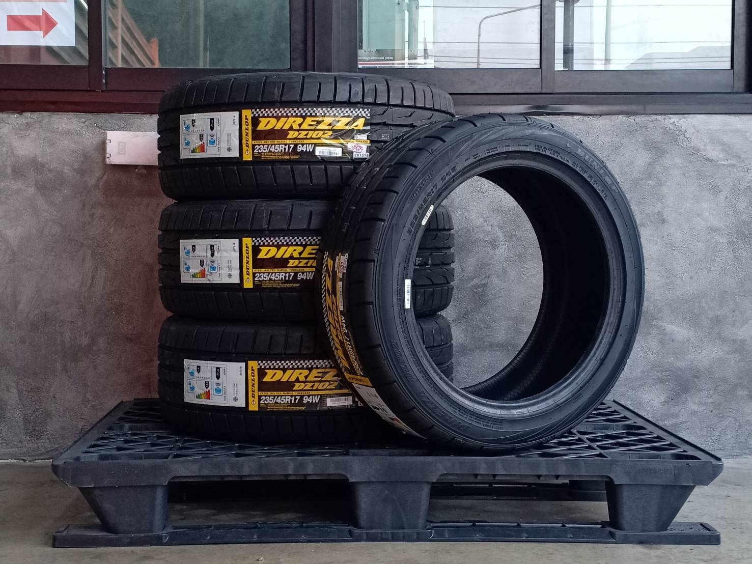 DUNLOP 235/45R17 DIREZZA DZ102 94W MADE IN THAILAND