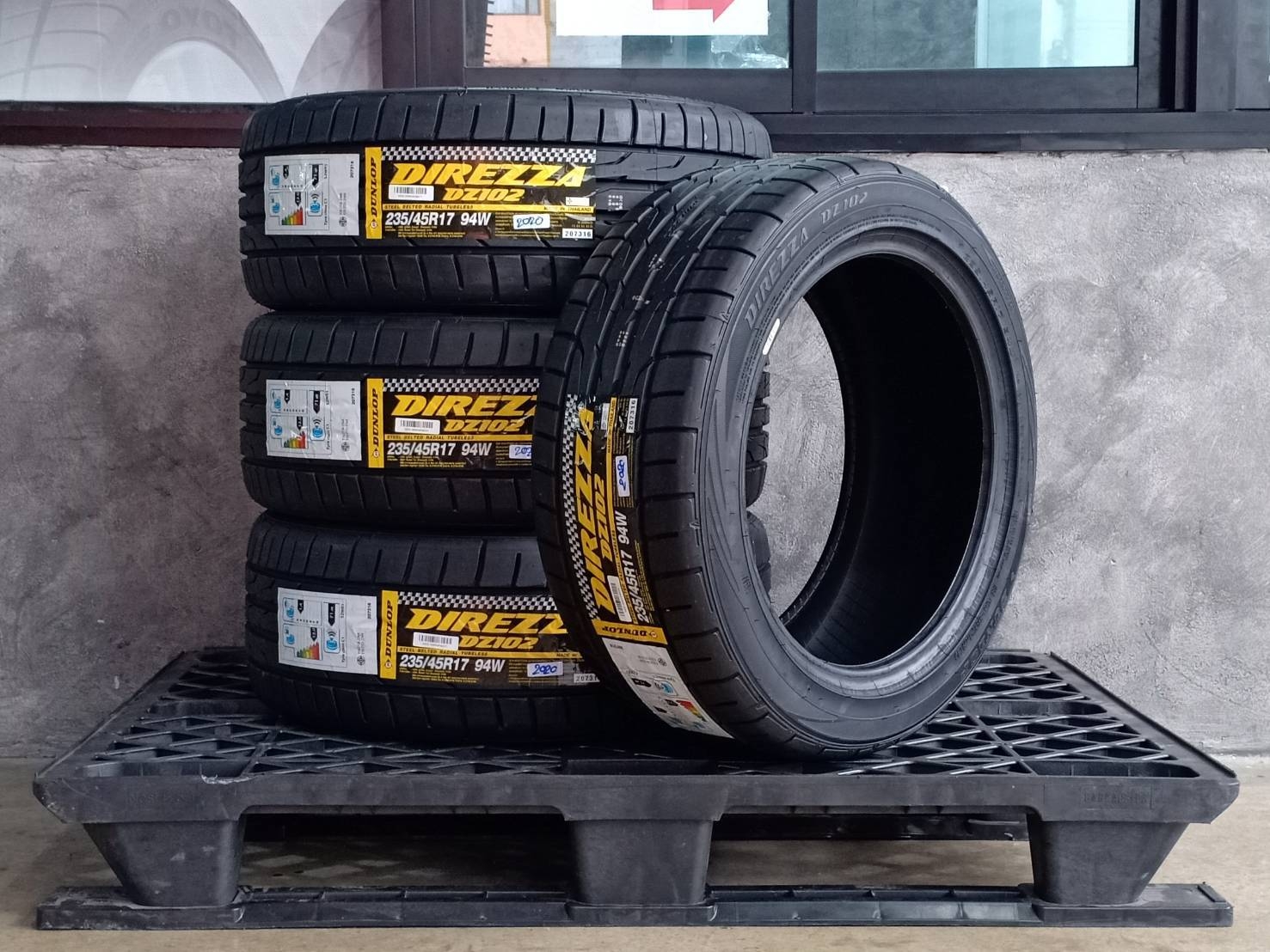 DUNLOP DIREZZA DZ102 235/45R17 ปี20