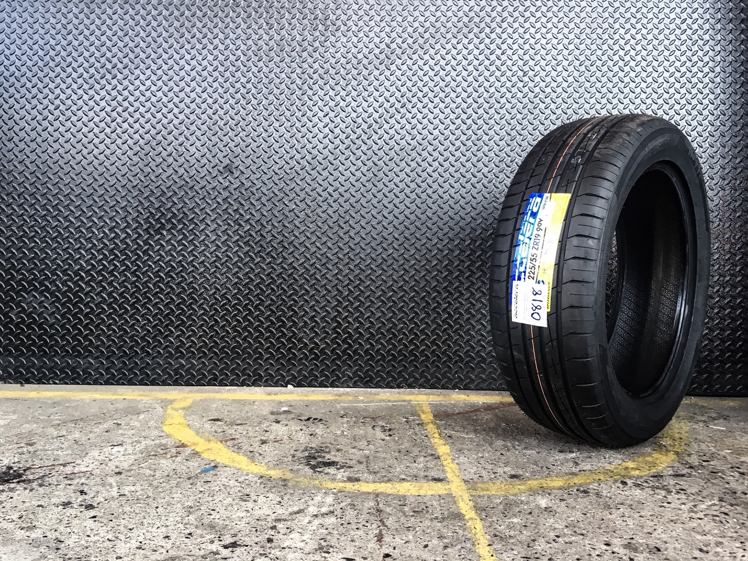 ACCELERA IOTA ST68 225-55-19 เส้น 4500 ปี18 ปกติ 6500