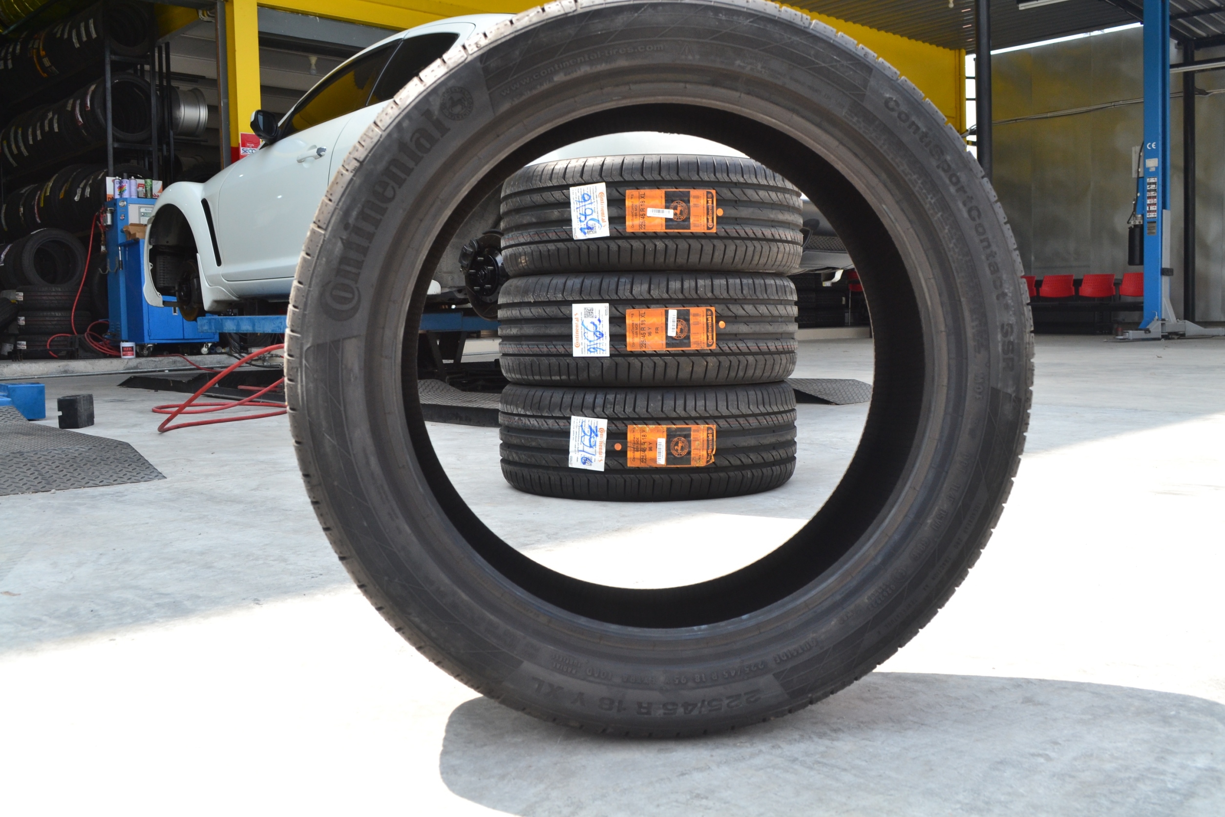 CONTINENTAL CONTACT5 (RUNFLAT) 225/45-18 เส้น 5800 ปกติ 14500 เท่านั้น