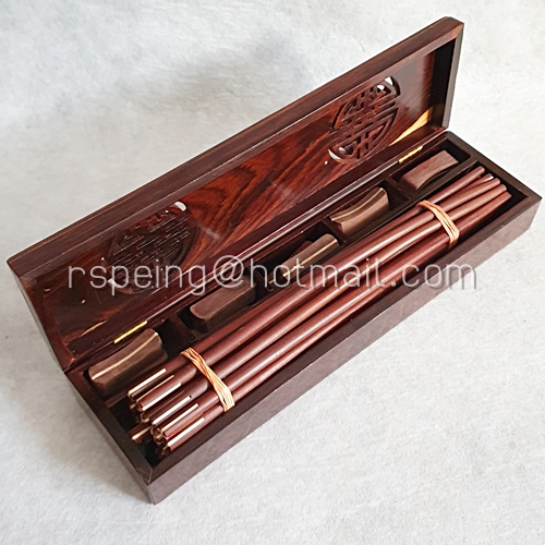 ตะเกียบและหมอนรองตะเกียบ ในกล่องไม้ชิงชันฝังเปลือกหอยมุก งานทำมือเวียดนาม แบบที่ 2