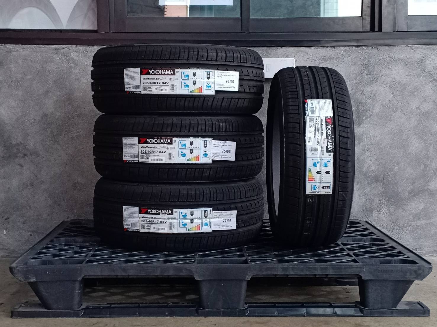 YOKOHAMA BLUEARTH-ES ES32 205/40R17 ราคาพิเศษ