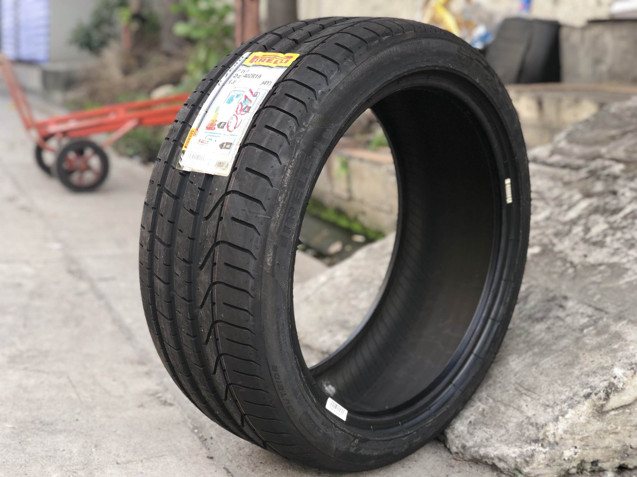 ยางใหม่ PIRELLI PZERO 245/40-19 เส้น 7800 ปกติ 13800